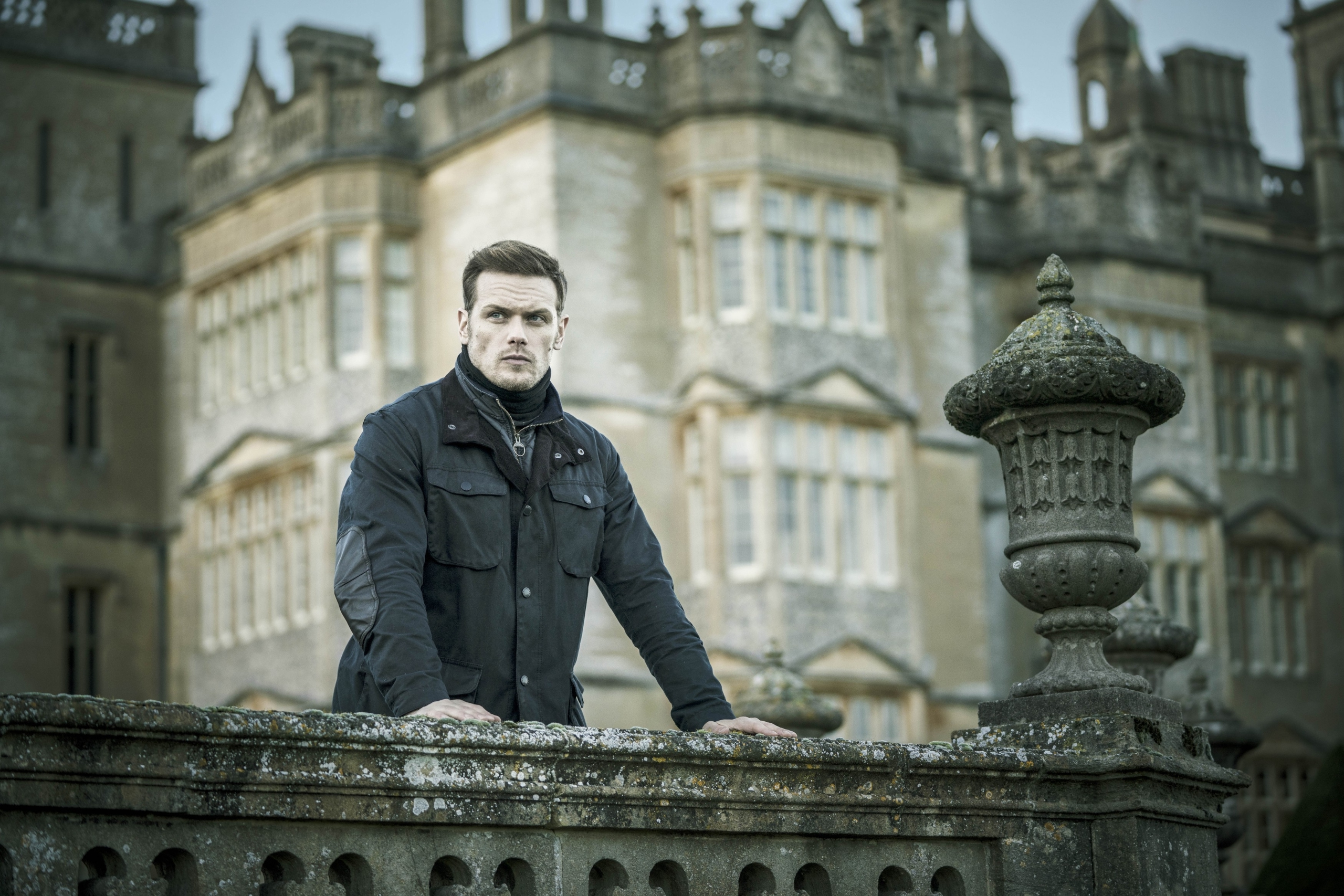 Sam Heughan in SAS: Red Notice at a grand estate HD Wallpaper