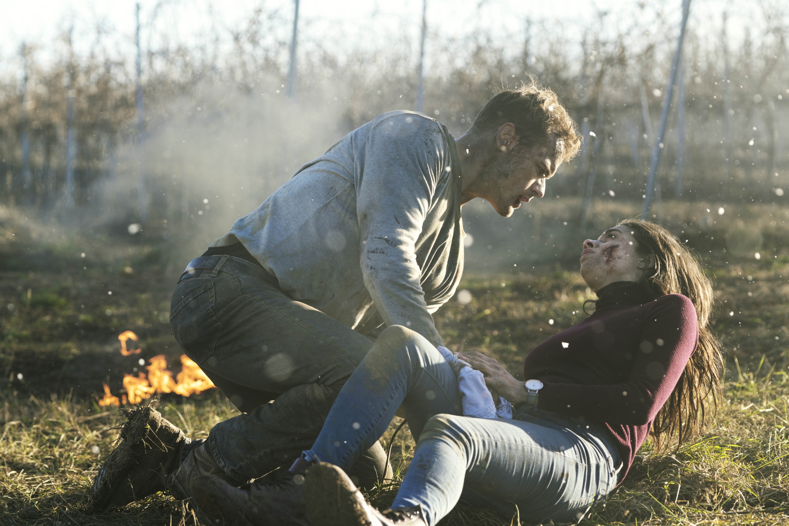 Sam Heughan and Hannah John-Kamen in intense SAS: Red Notice scene HD Wallpaper