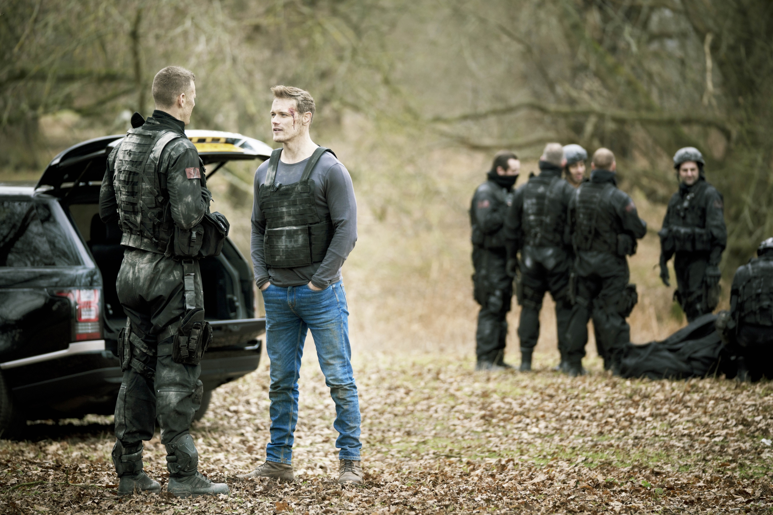 Sam Heughan and Tom Hopper tactical scene SAS: Red Notice HD Wallpaper