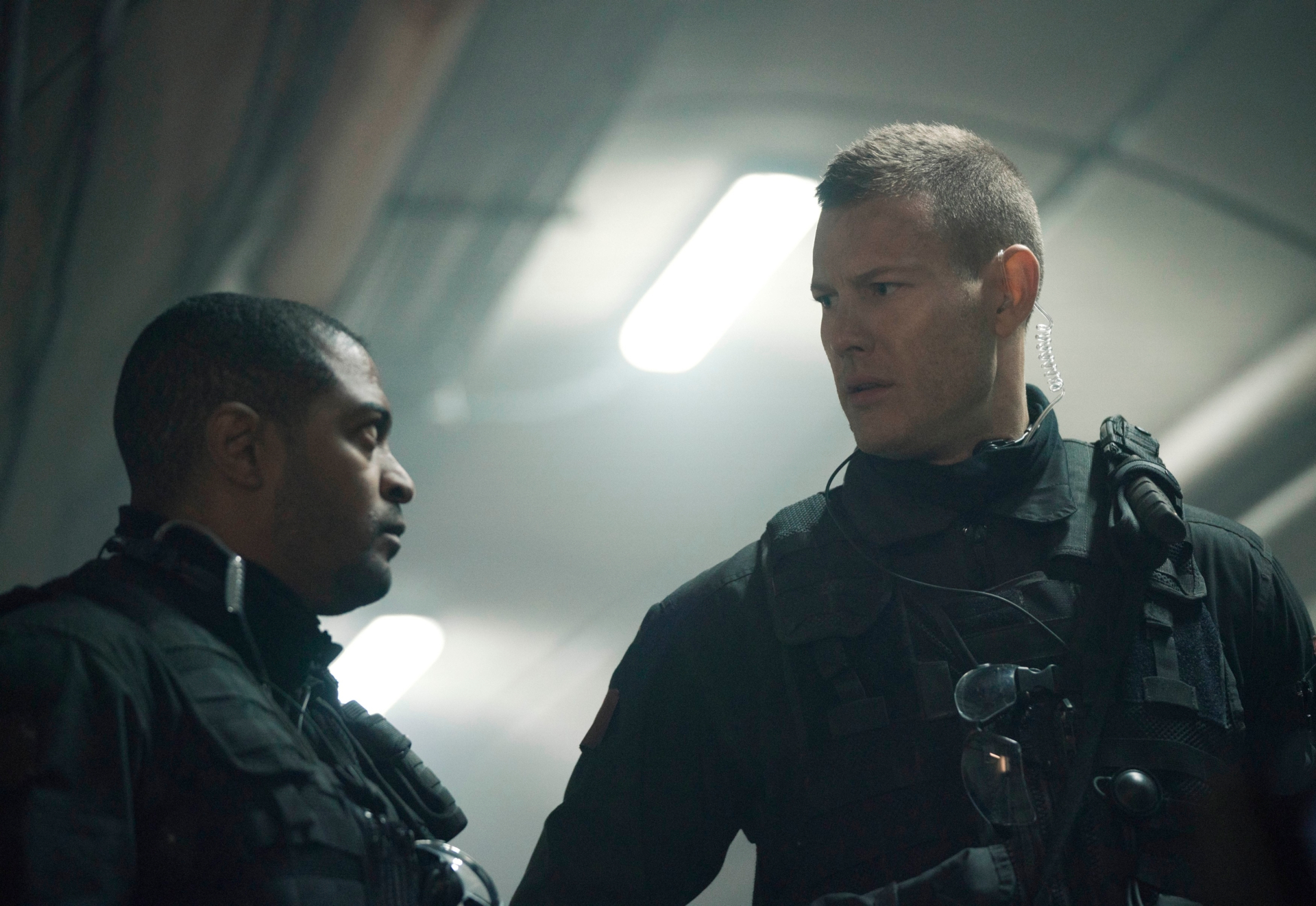 Tom Hopper and colleague in SAS: Red Notice HD Wallpaper