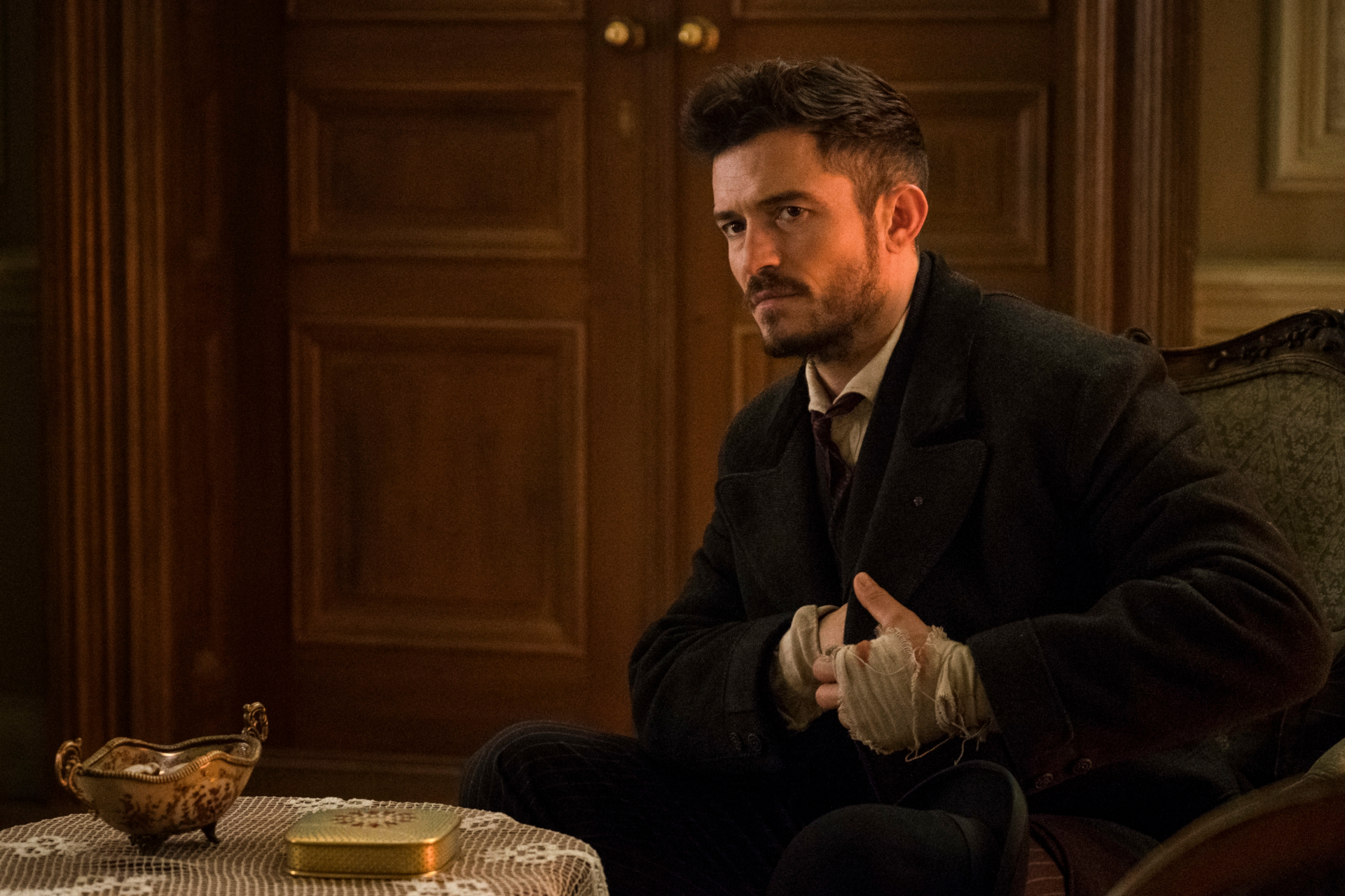 Orlando Bloom as Rycroft Philostrate in Carnival Row HD Wallpaper