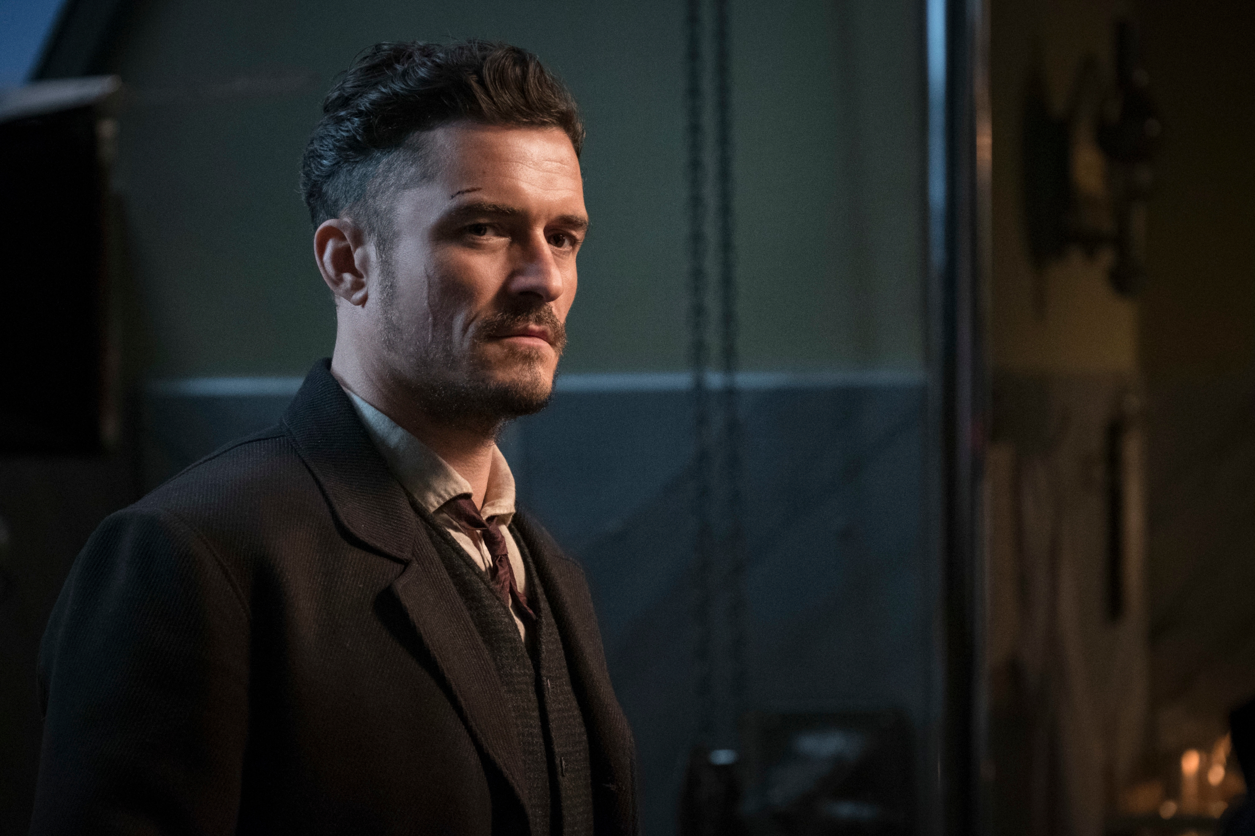 Orlando Bloom as Rycroft Philostrate in Carnival Row HD Wallpaper