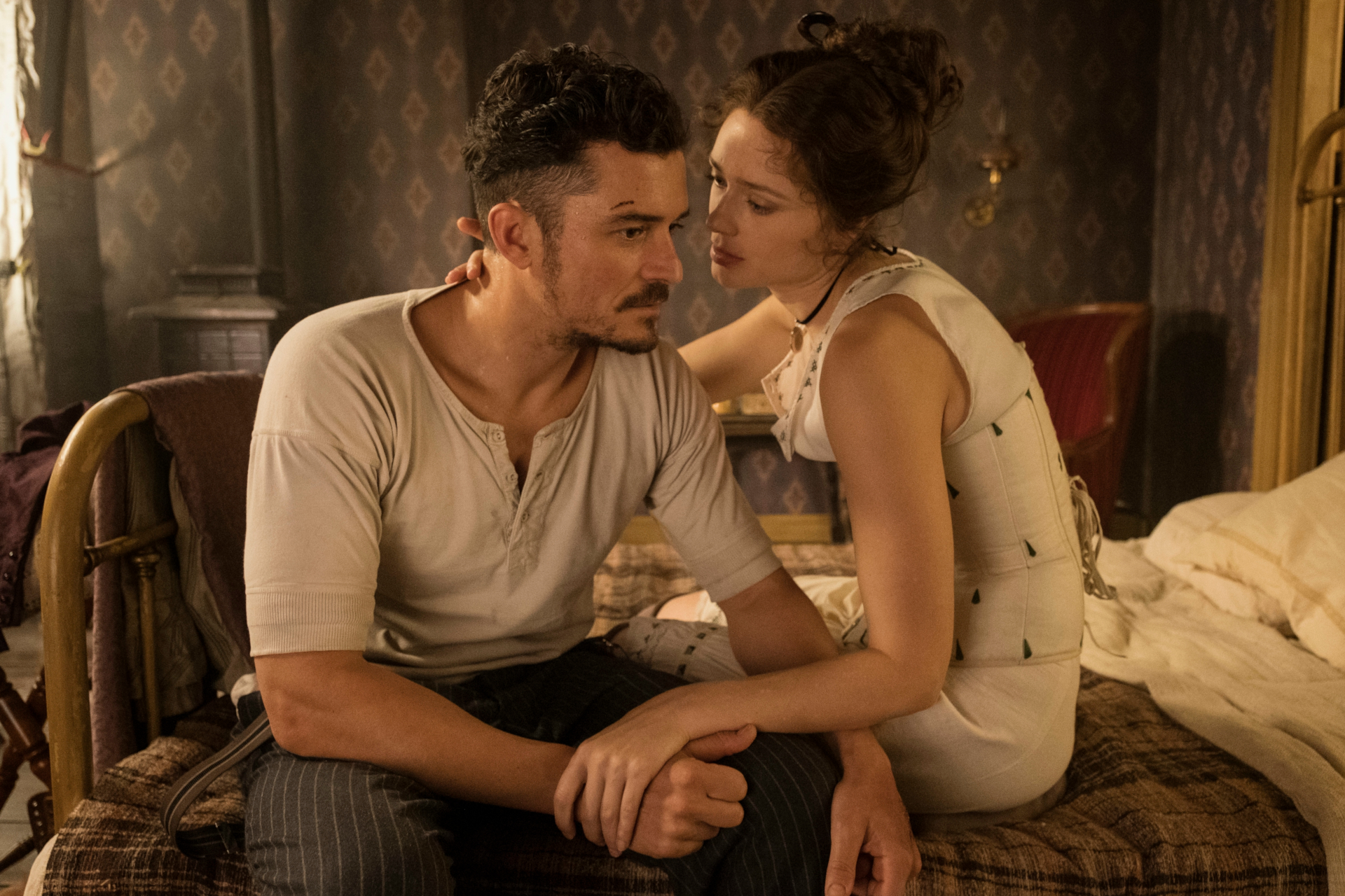 Orlando Bloom and woman in intimate Carnival Row scene HD Wallpaper