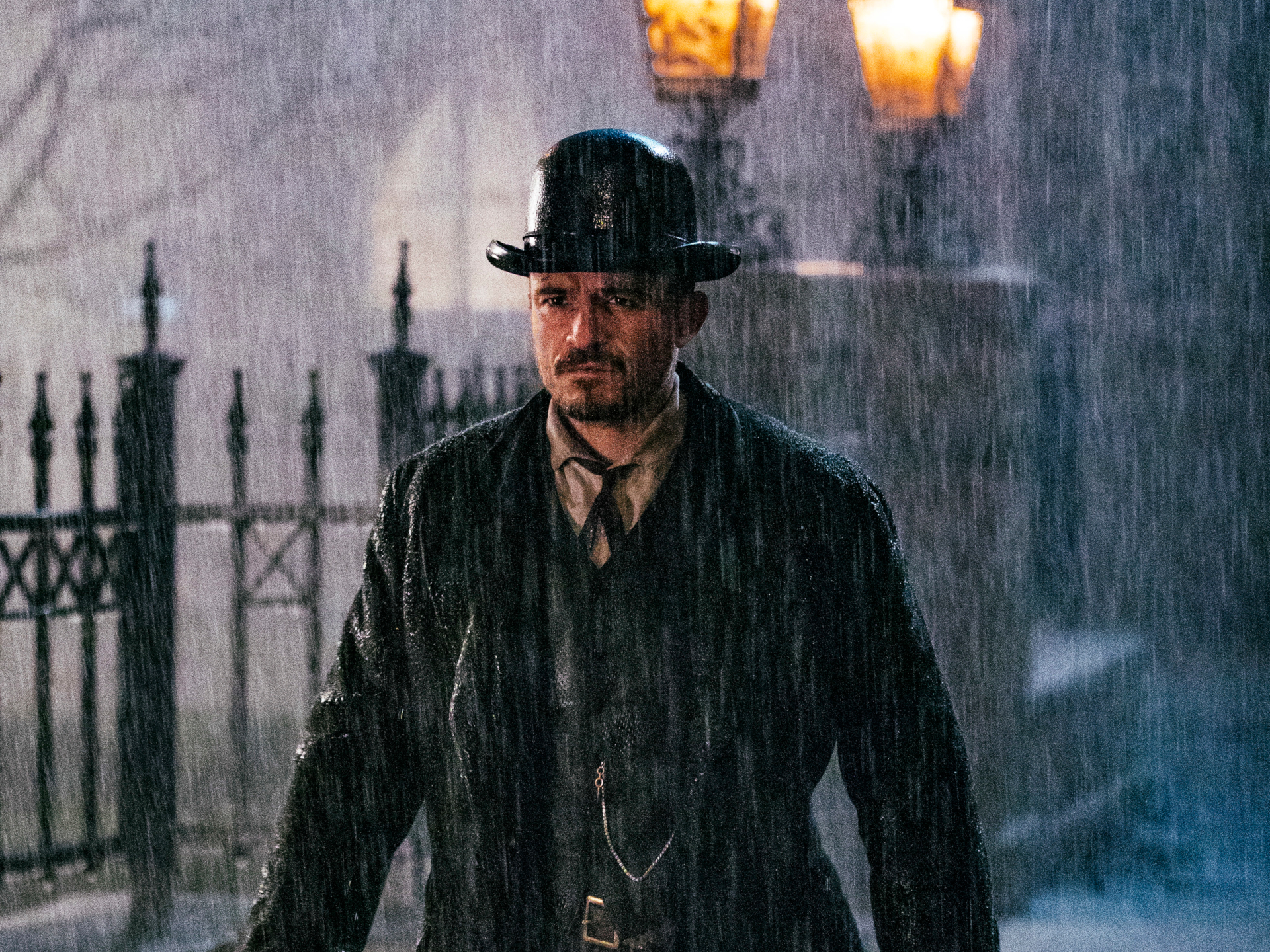 Orlando Bloom as Rycroft Philostrate in Carnival Row rain HD Wallpaper