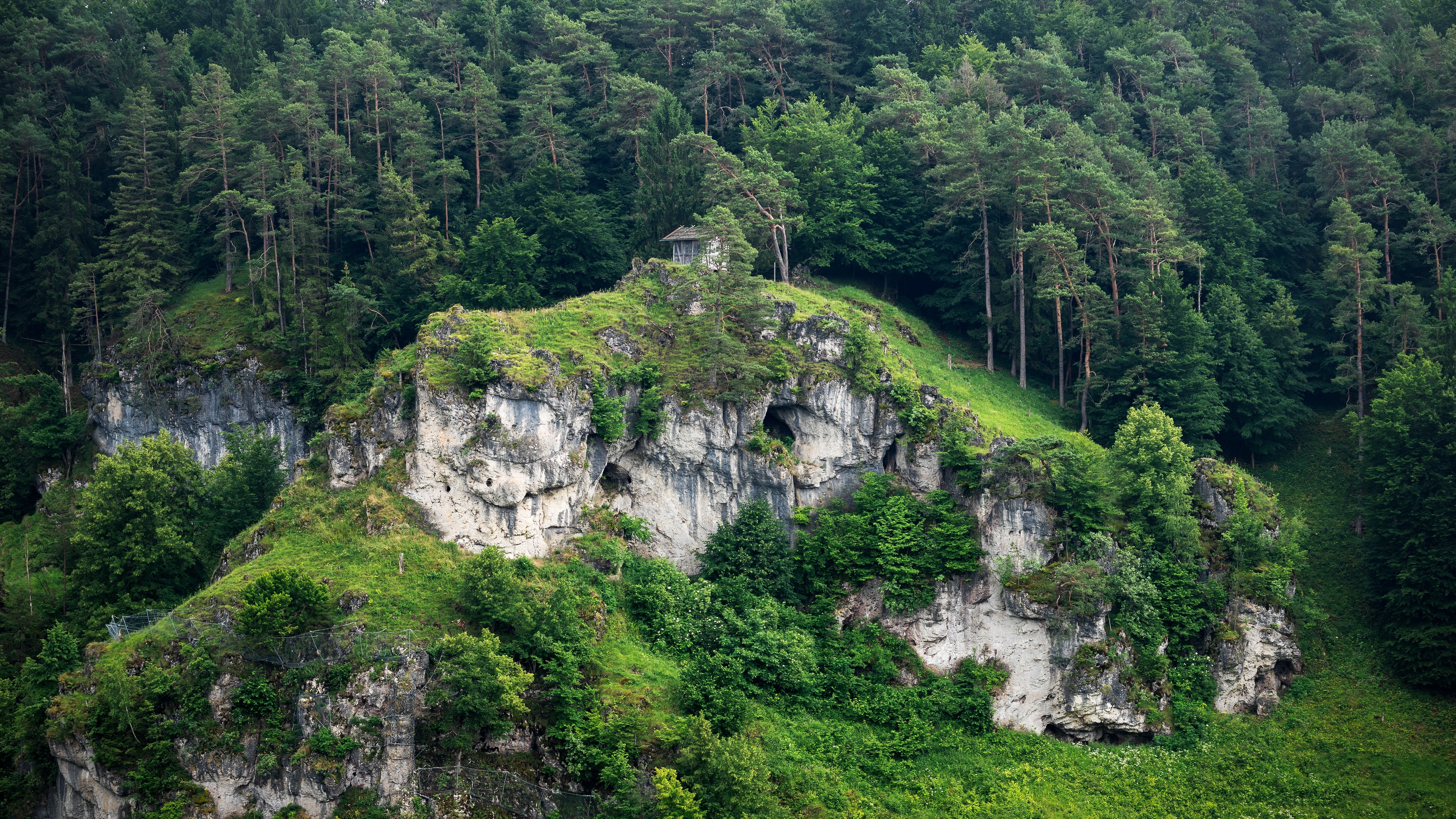 Hut on a rocky forest mountain HD Wallpaper