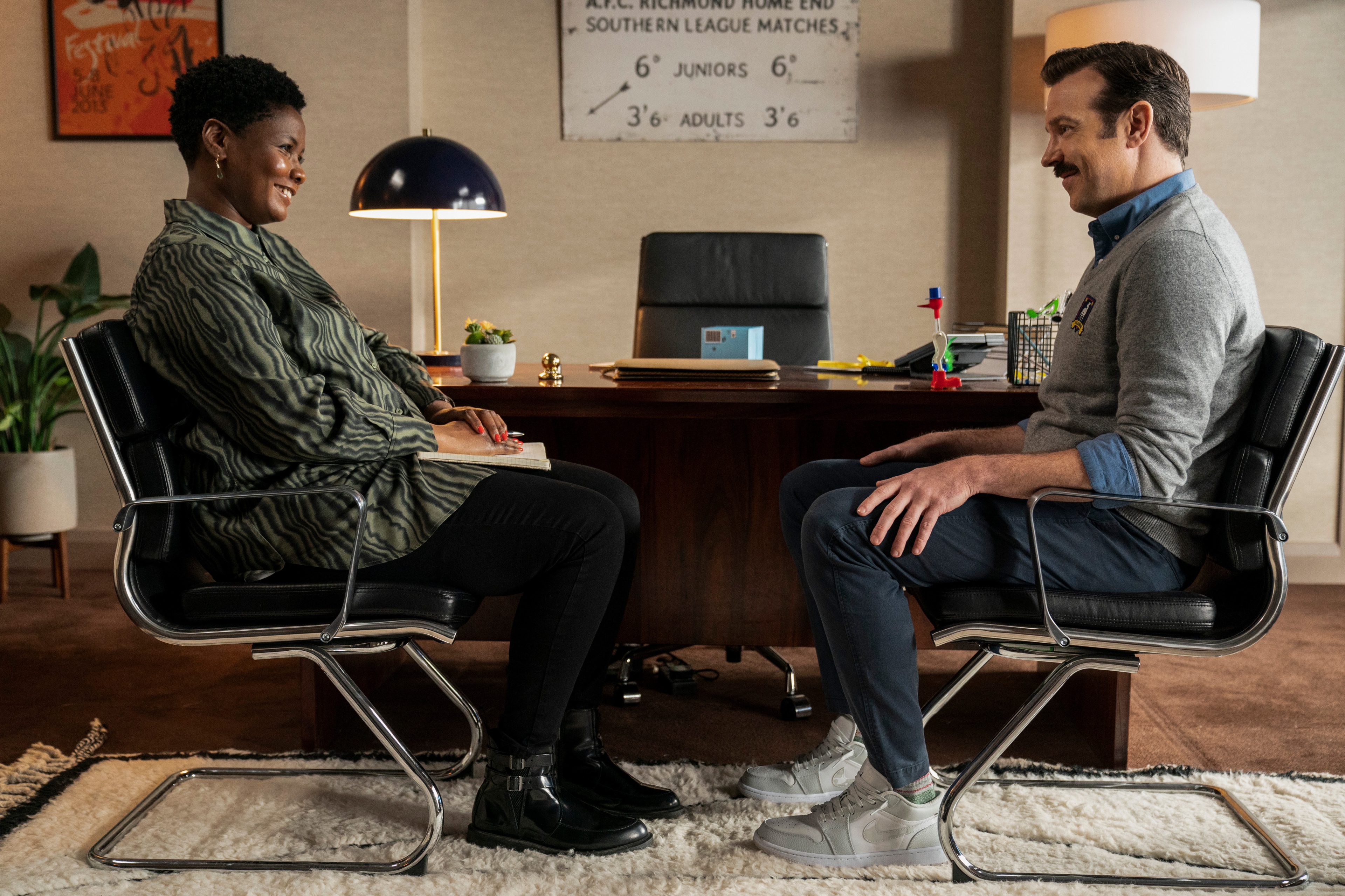 Ted Lasso and Dr. Sharon Fieldstone in a session HD Wallpaper