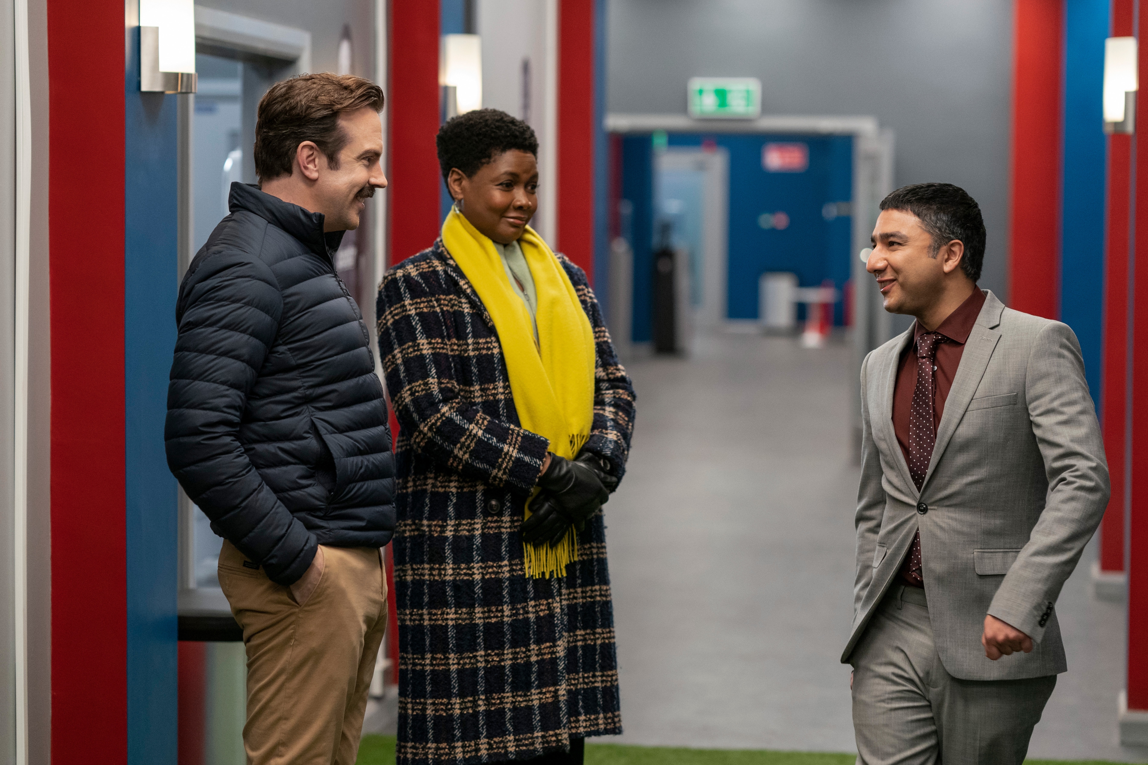 Ted Lasso, Nate, and woman smiling in hallway HD Wallpaper