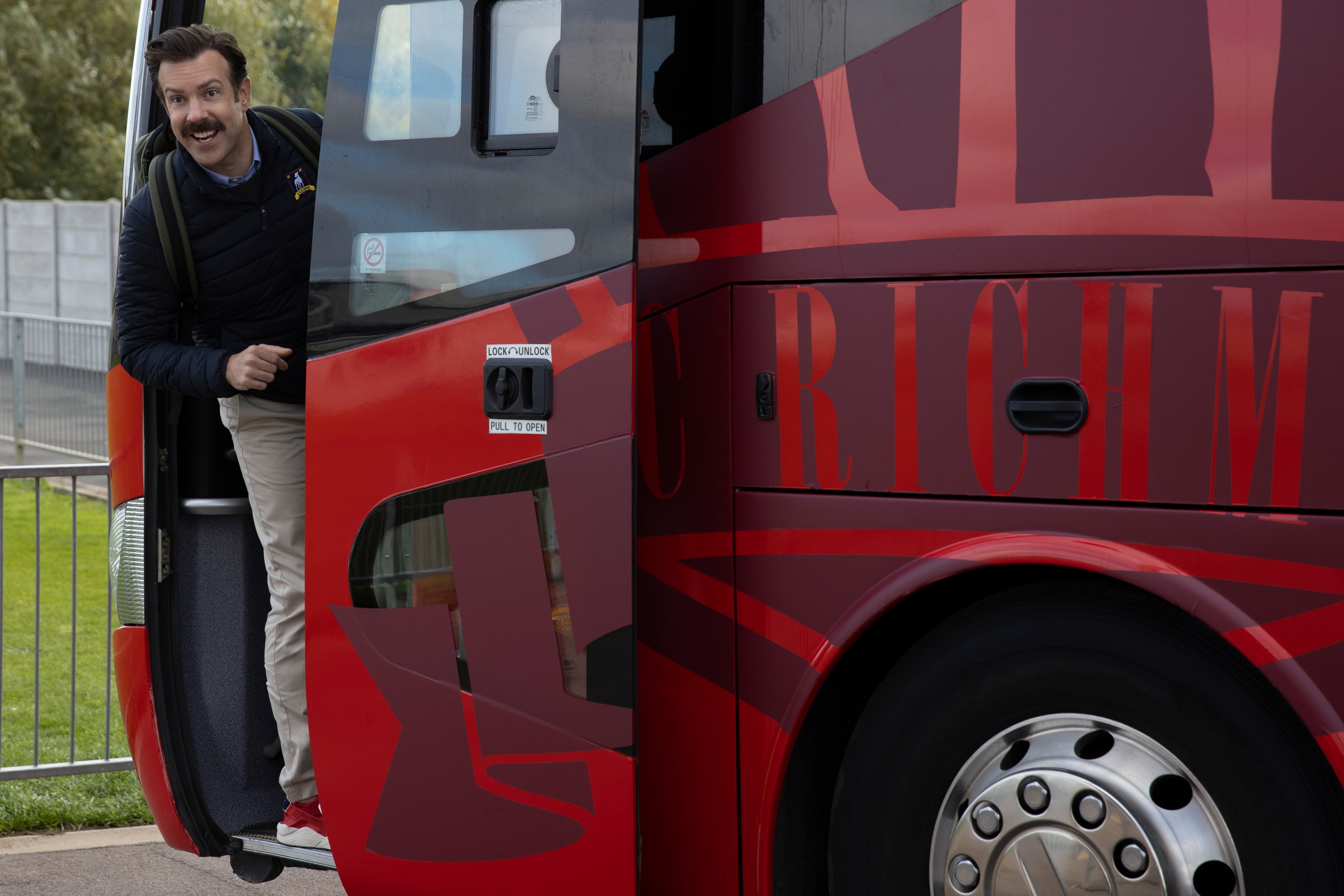 Ted Lasso cheerfully exits the Richmond bus HD Wallpaper