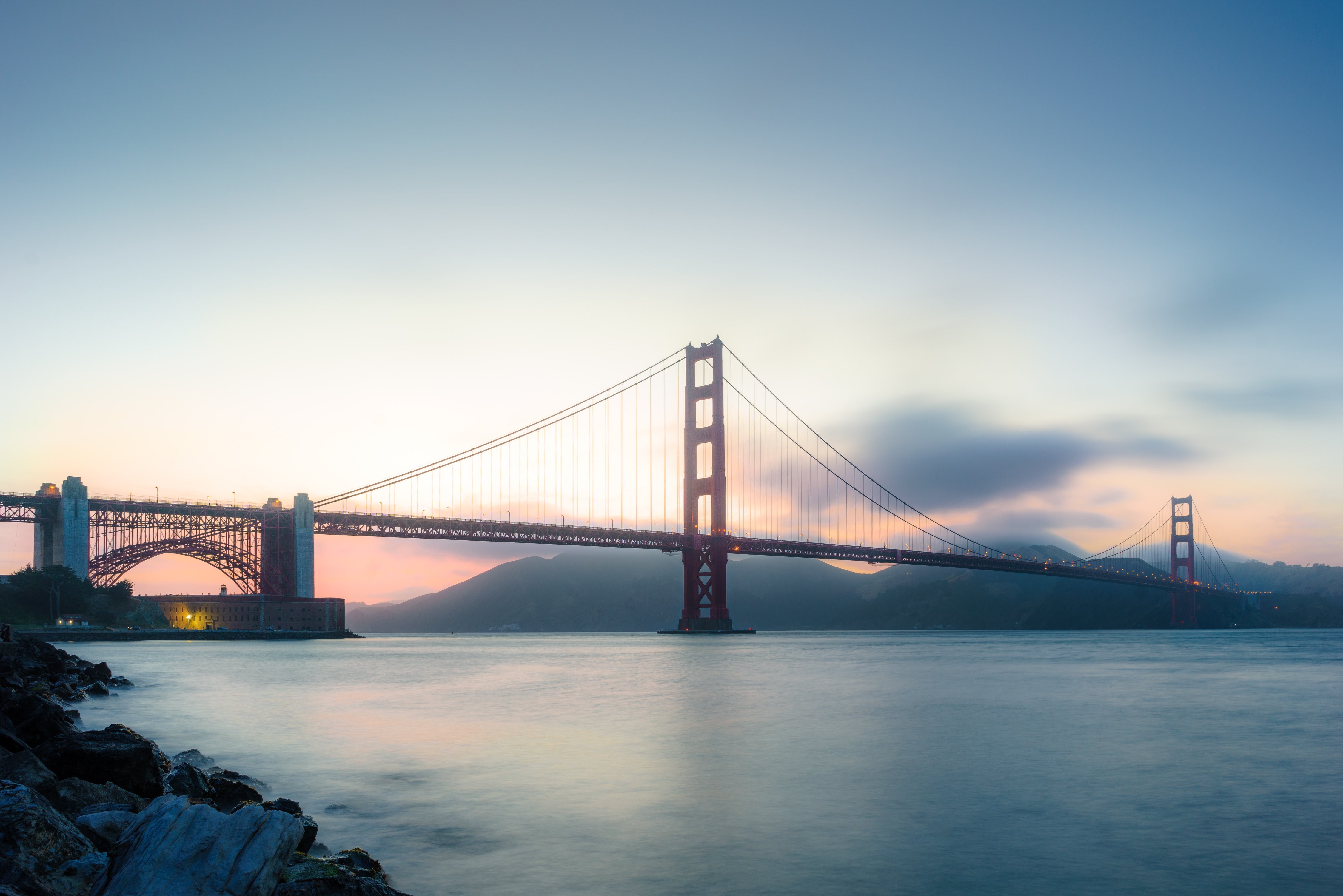 Golden Gate Bridge at tranquil sunrise HD Wallpaper