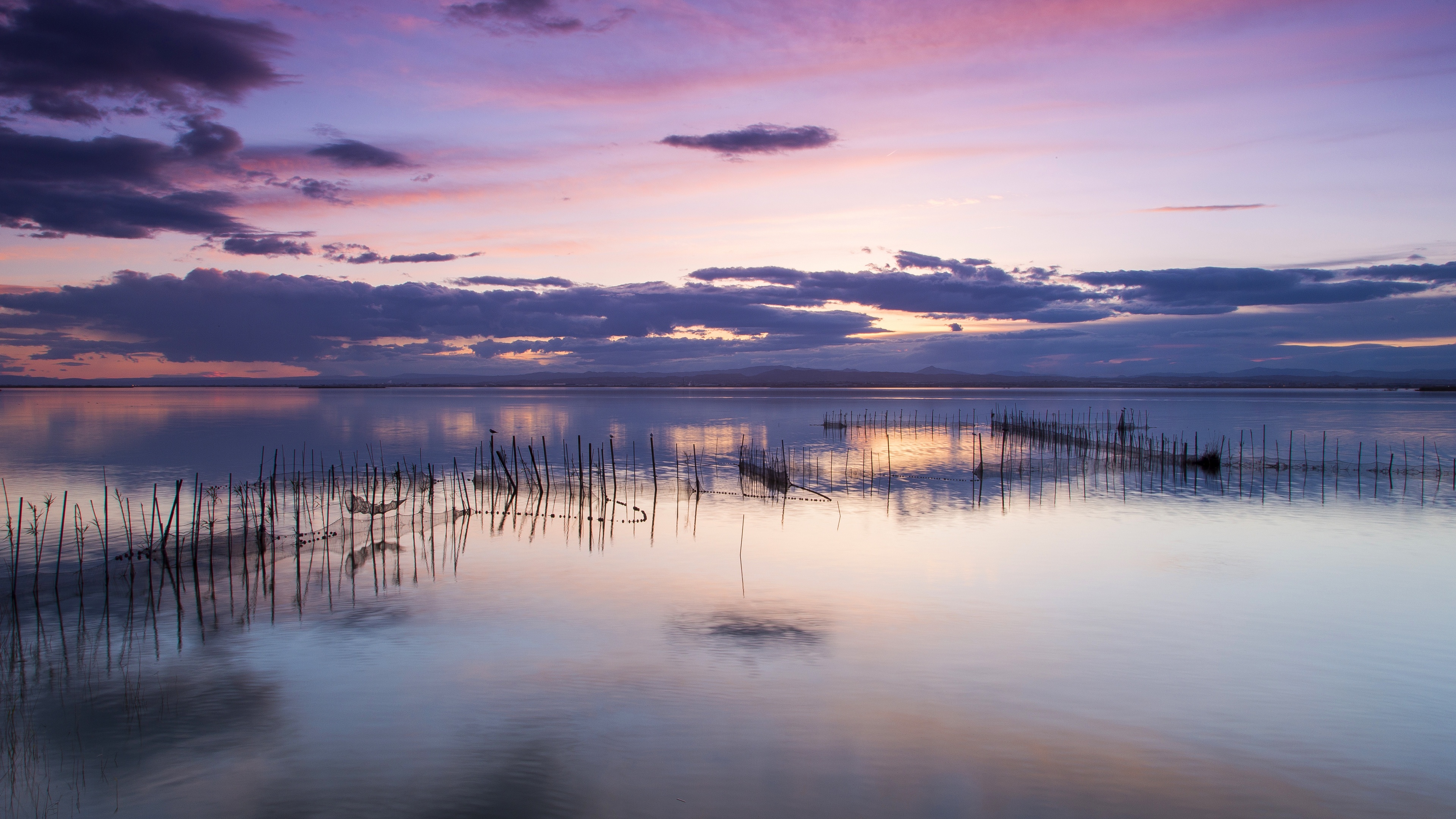 Vibrant Sunset Horizon Reflected on Calm Water HD Wallpaper