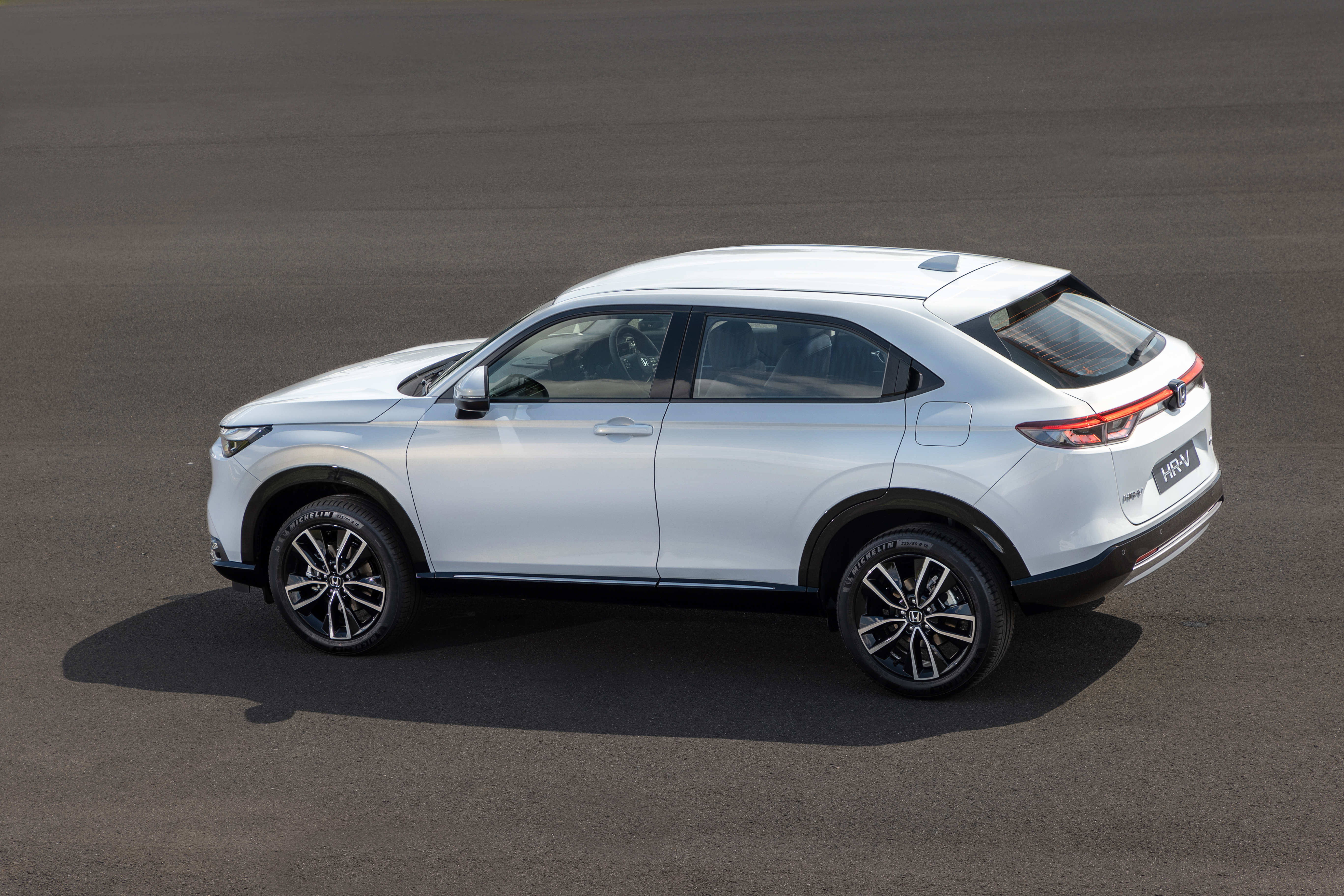 White Honda HR-V e:HEV SUV side view HD Wallpaper
