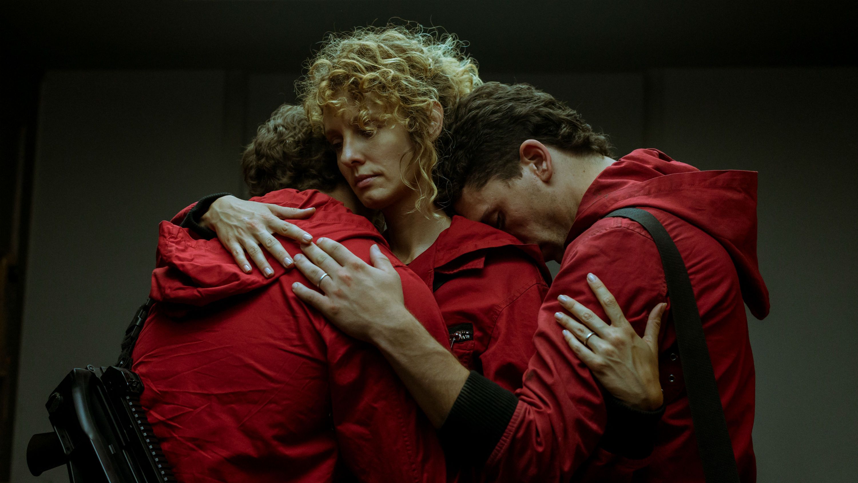 Money Heist: Stockholm, Denver, and Río embrace HD Wallpaper