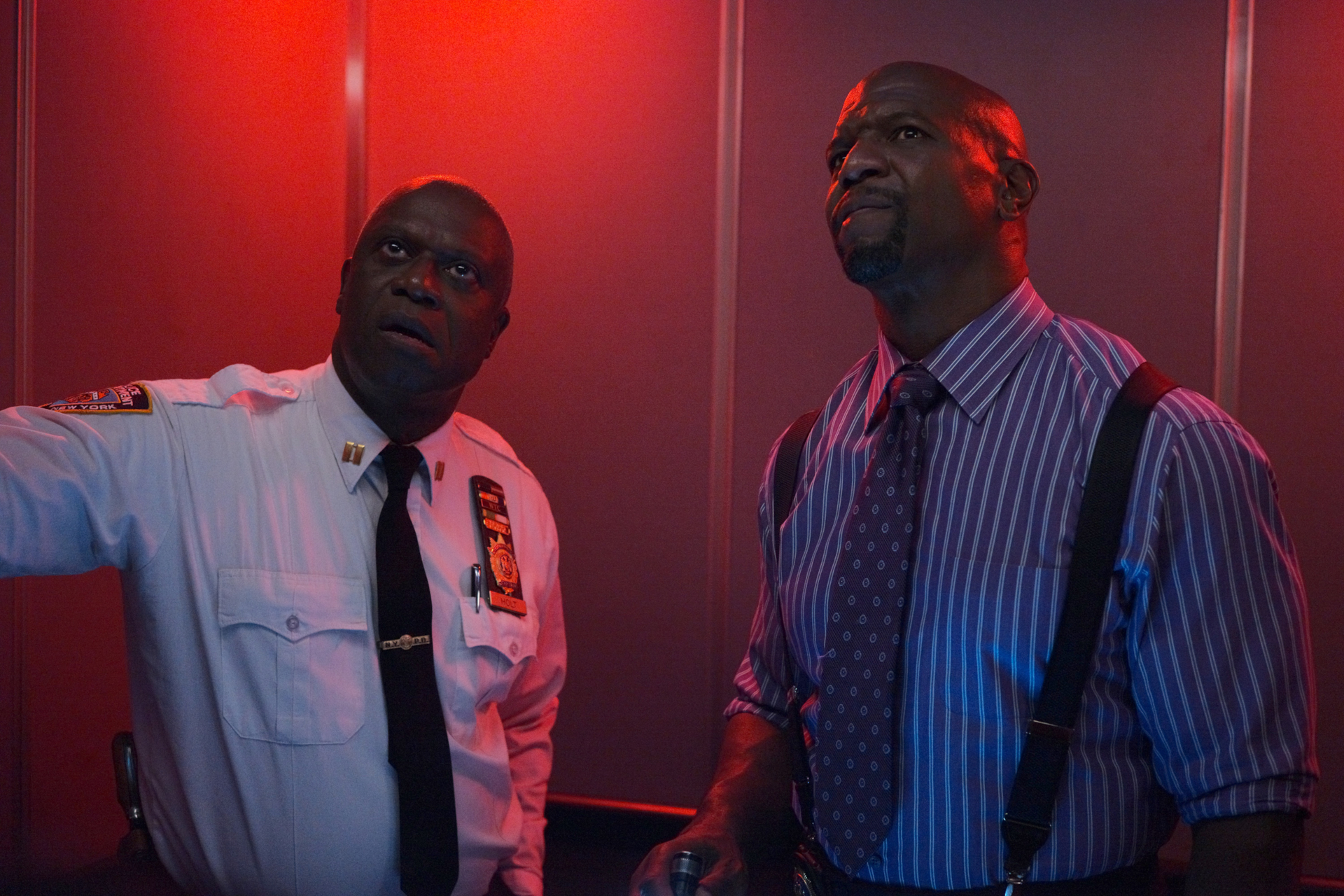 Brooklyn Nine-Nine: Andre Braugher and Terry Crews looking up HD Wallpaper