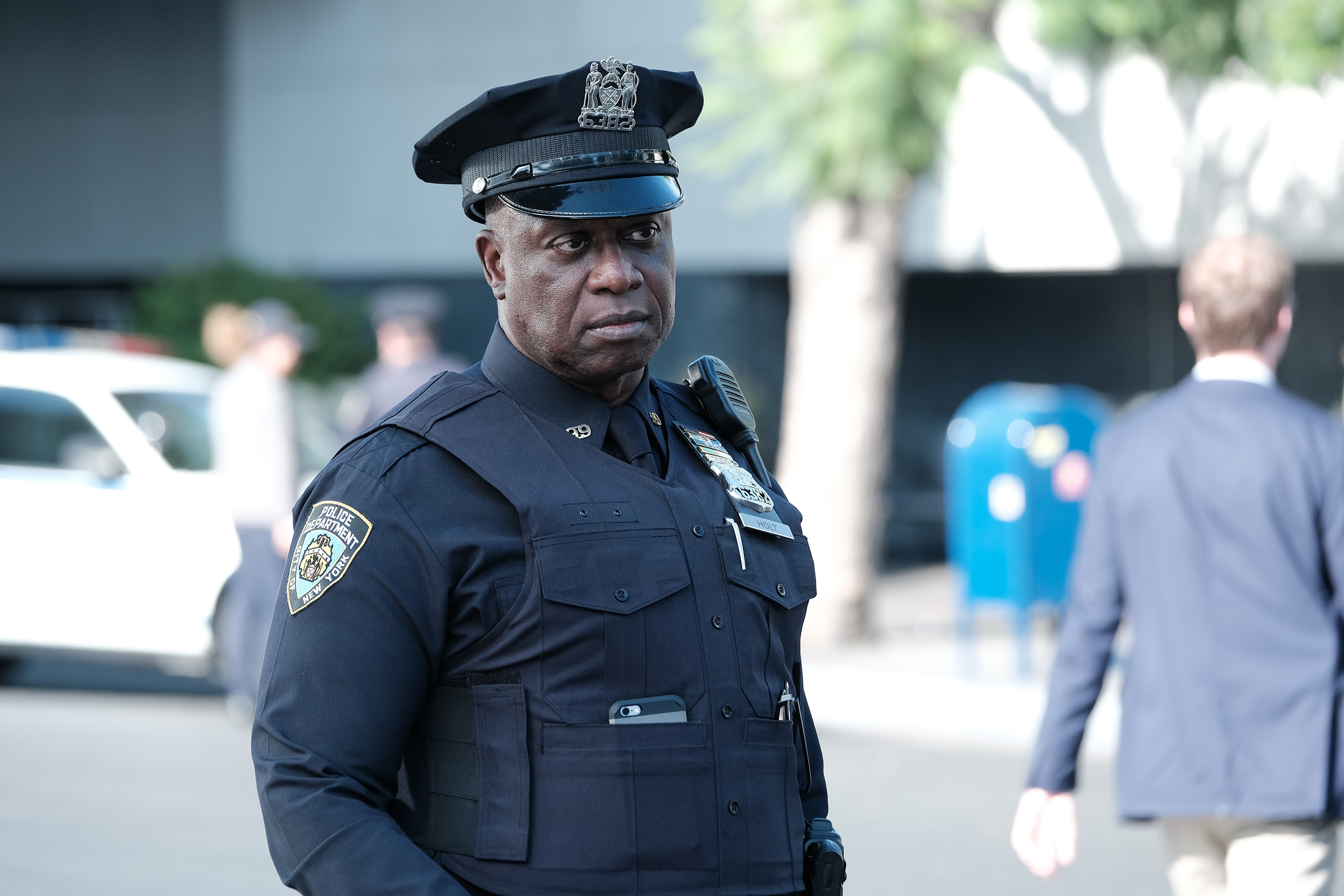 Andre Braugher in Brooklyn Nine-Nine police uniform HD Wallpaper
