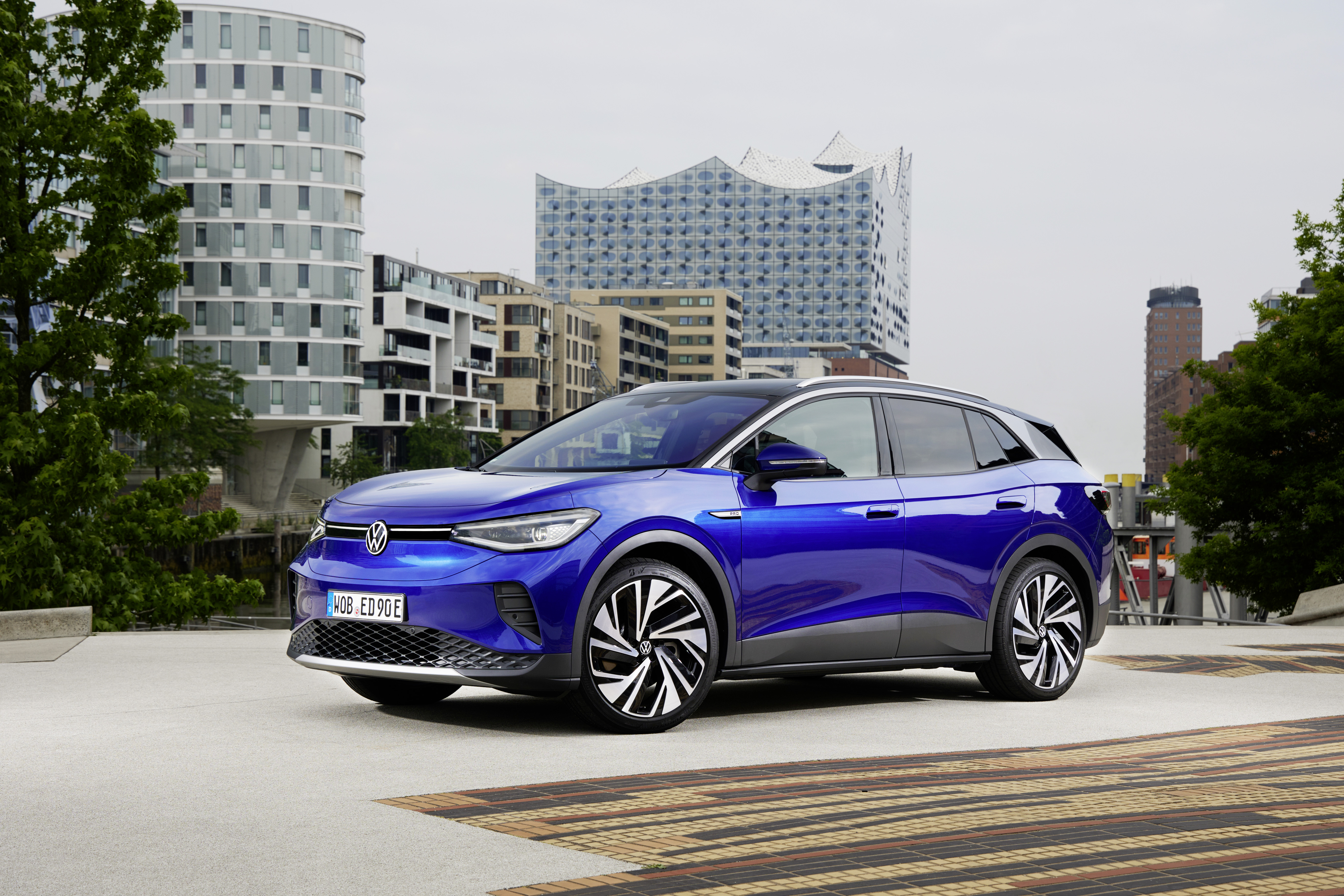 Blue Volkswagen ID.4 Pro Electric SUV in City HD Wallpaper