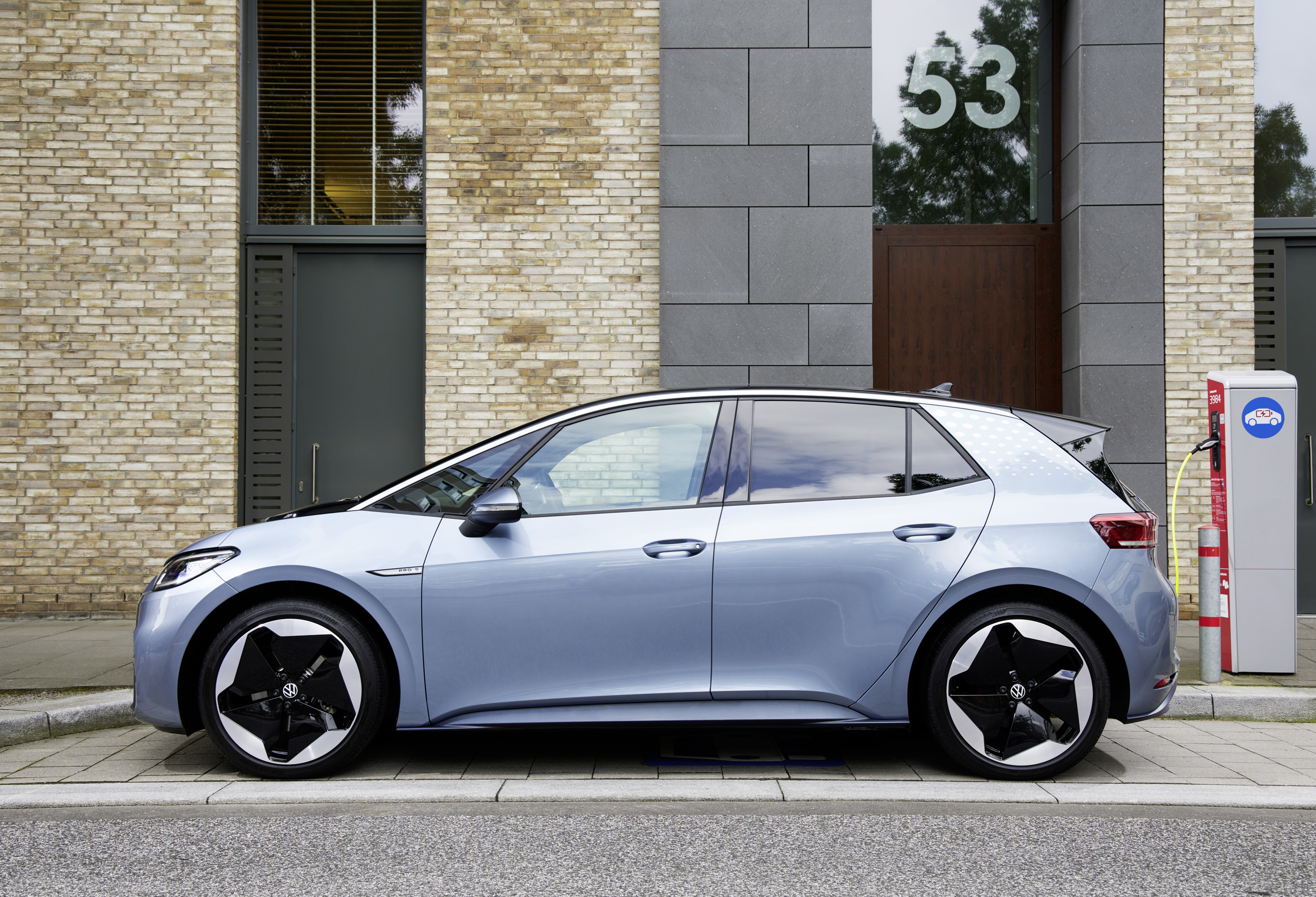 Volkswagen ID.3 Pro S electric car charging HD Wallpaper