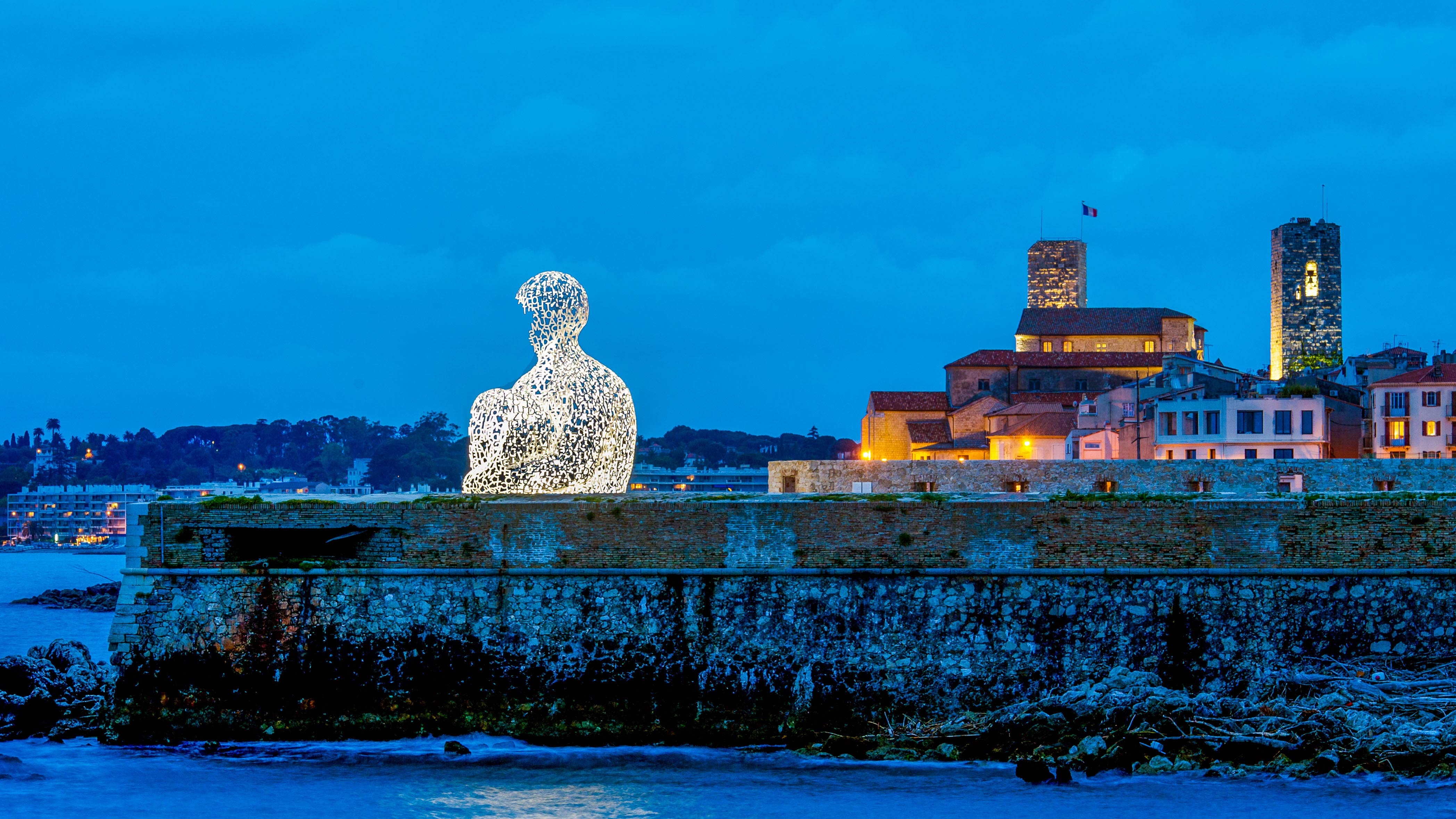 Jaume Plensa's "Nomad" sculpture overlooking Antibes, France HD Wallpaper