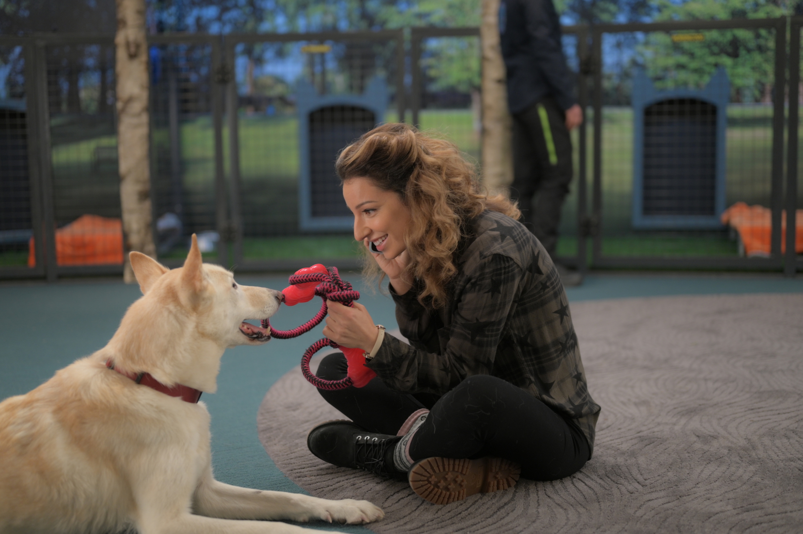 Vanessa Lengies playing with a dog in Turner and Hooch HD Wallpaper
