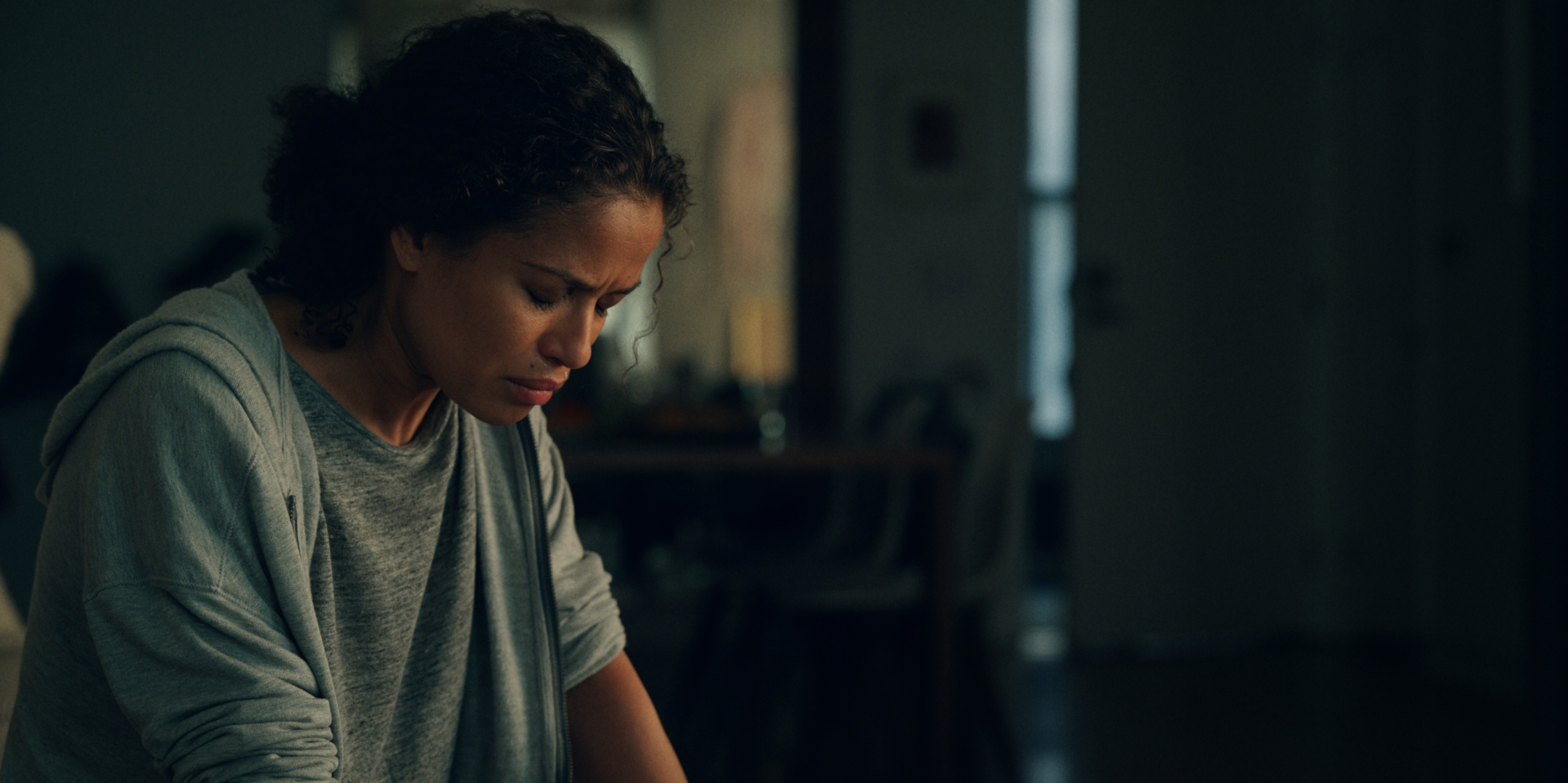 Gugu Mbatha-Raw's somber moment in The Morning Show HD Wallpaper