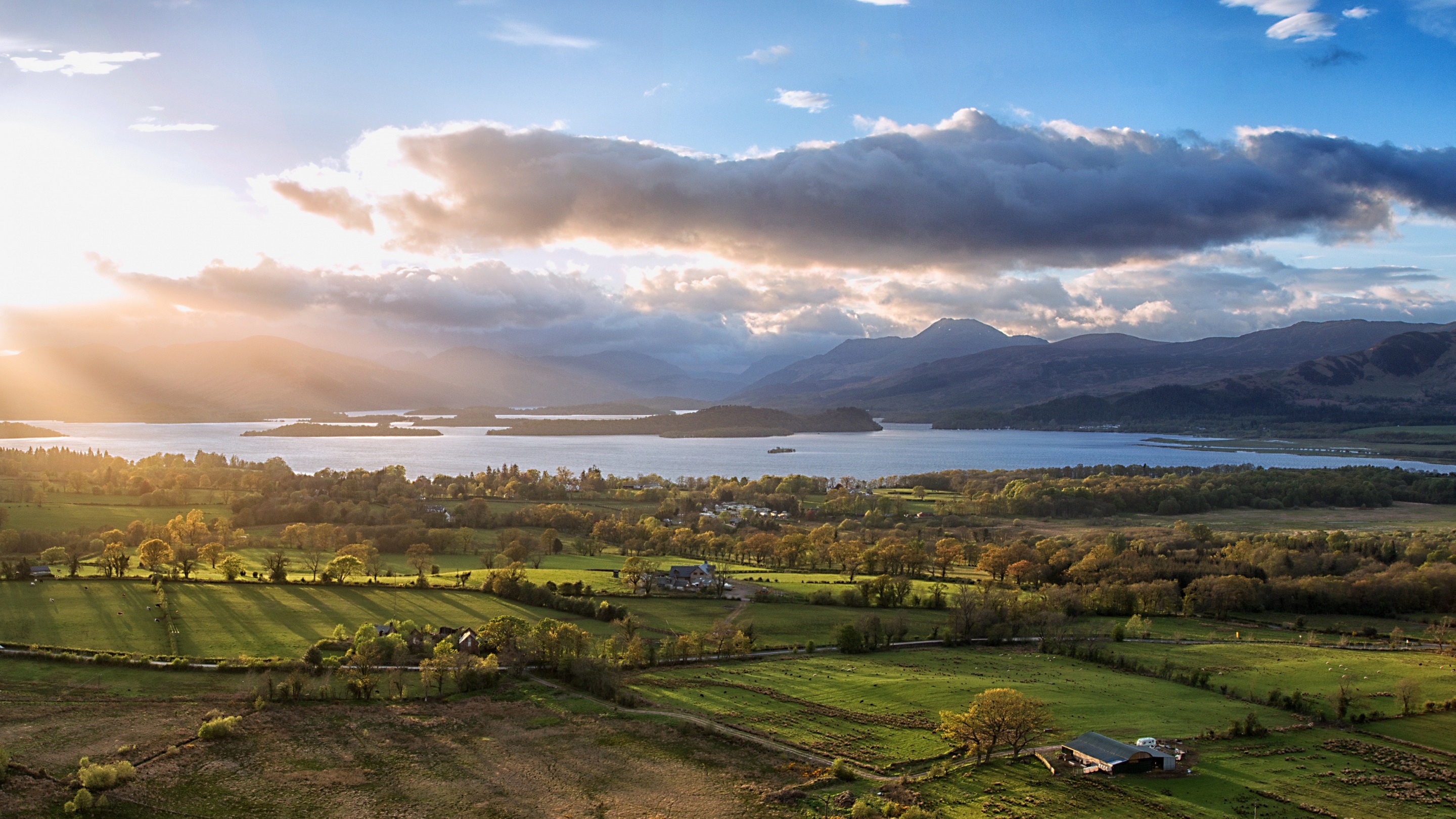 Sun rays over Loch Lomond, Scotland HD Wallpaper