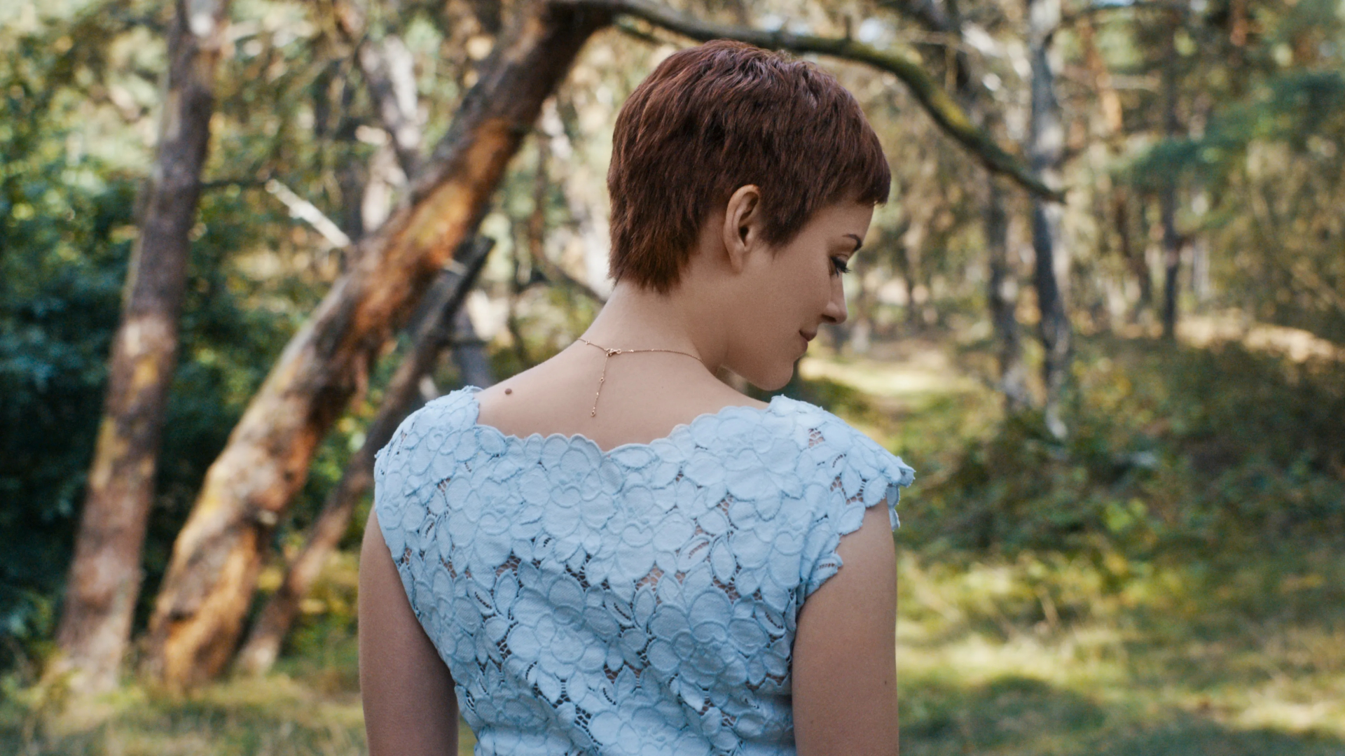 Marion Cotillard in Annette, light blue lace top HD Wallpaper