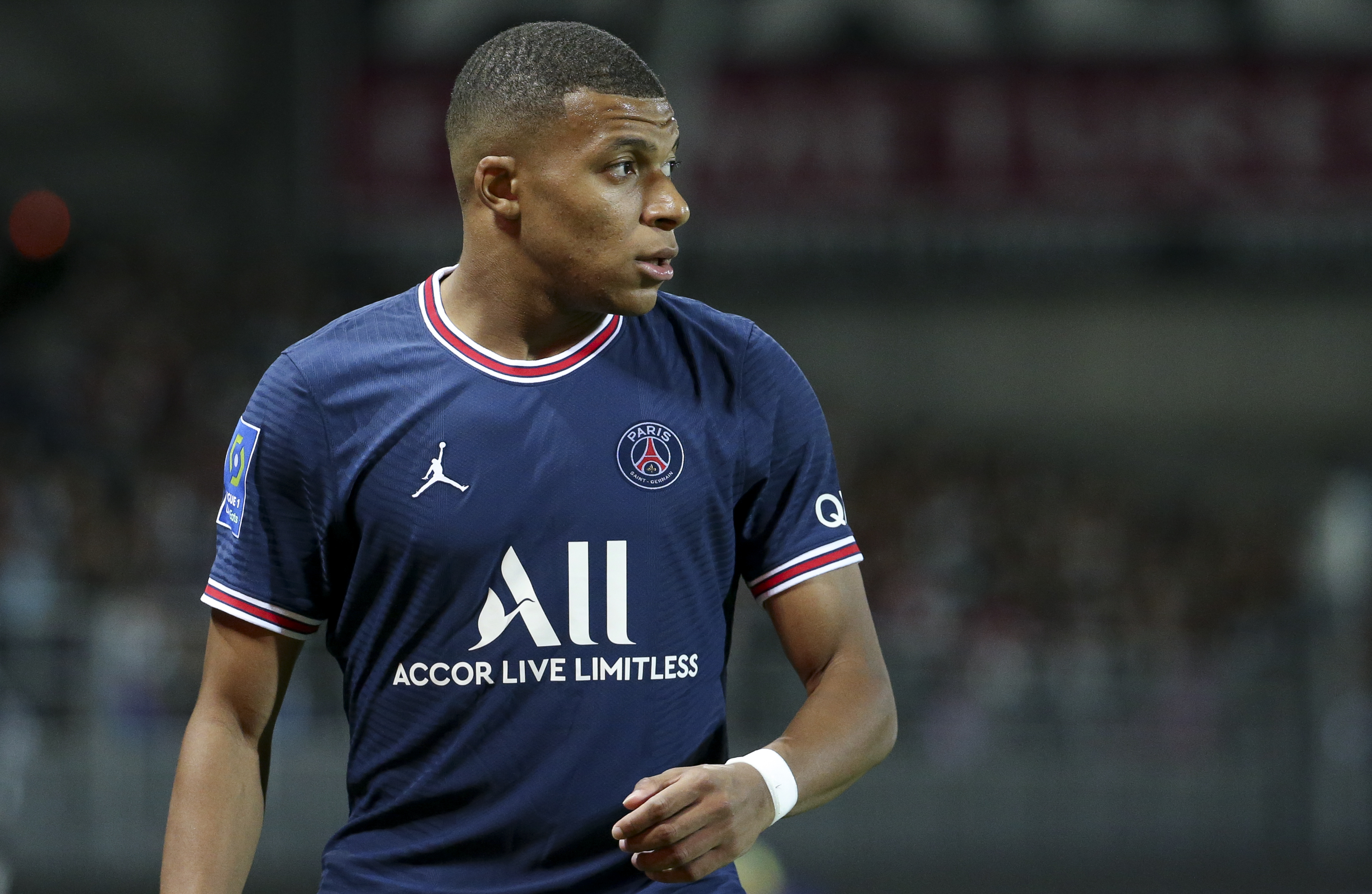 Kylian Mbappé in Paris Saint-Germain Jersey HD Wallpaper