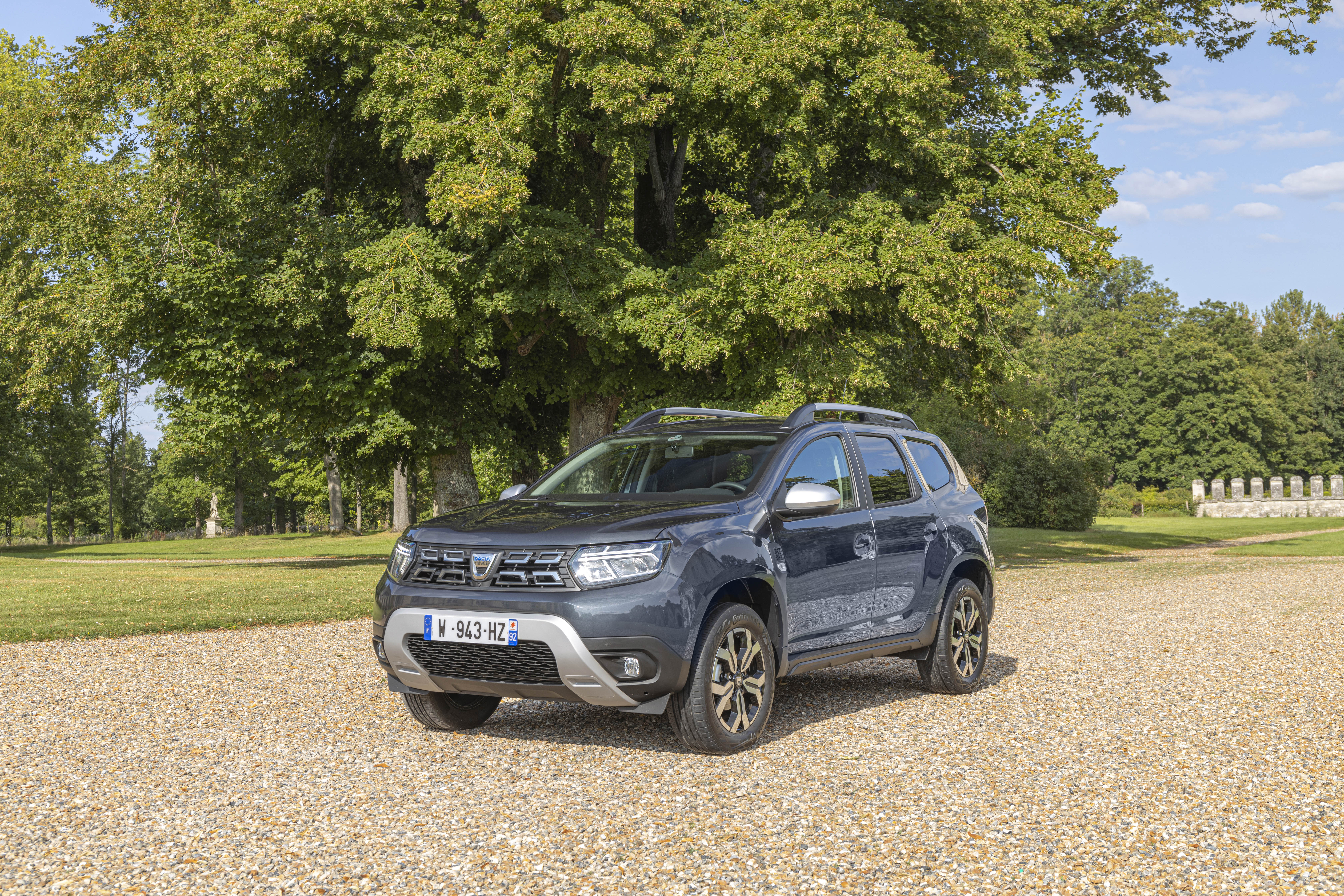 Dacia Duster ECO 4K SUV parked on gravel HD Wallpaper