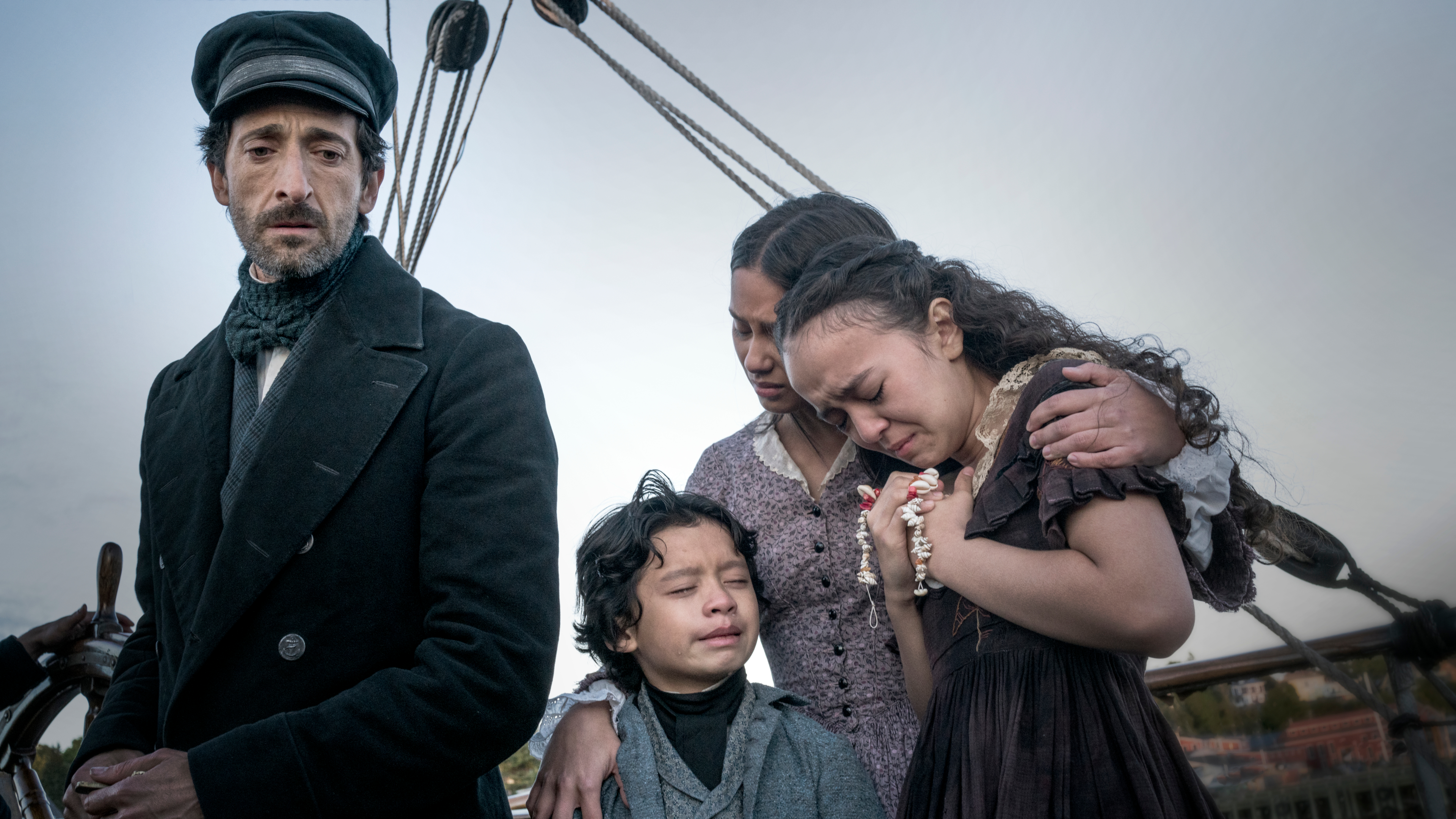 Adrien Brody and crying family on Chapelwaite ship HD Wallpaper