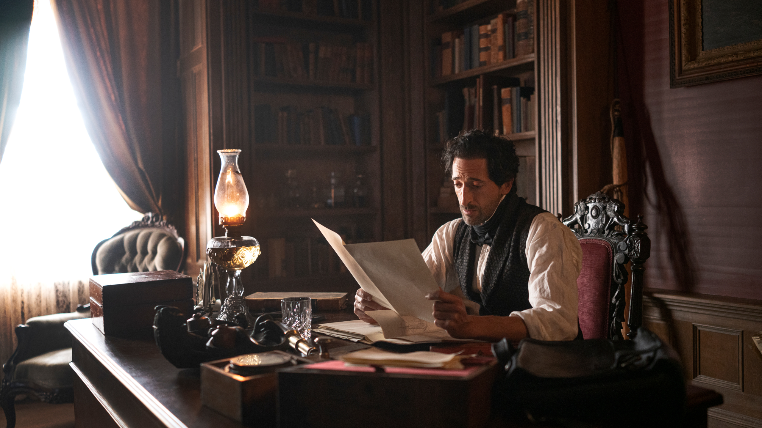 Adrien Brody reading in Chapelwaite study HD Wallpaper