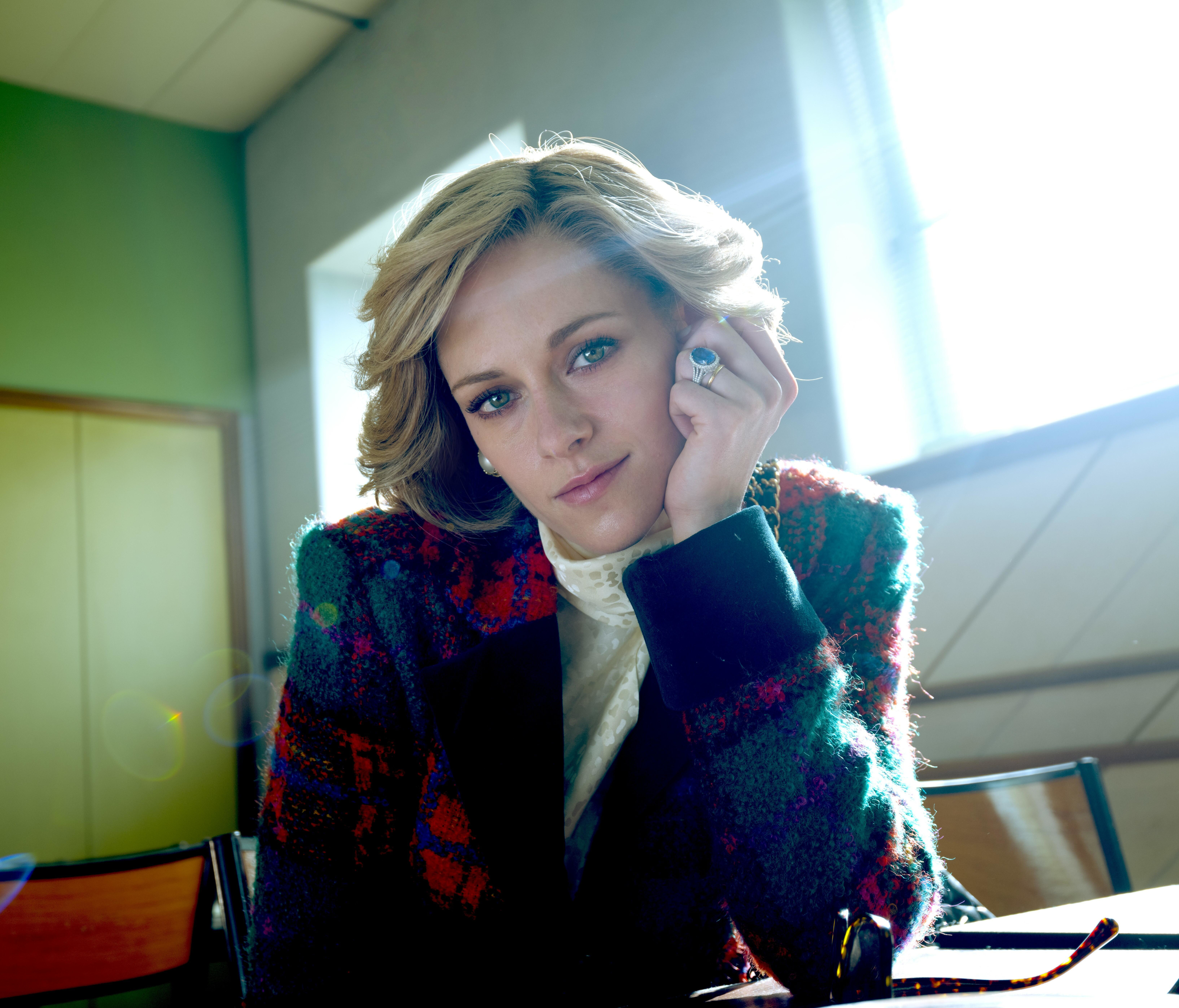 Kristen Stewart as Princess Diana in Spencer HD Wallpaper