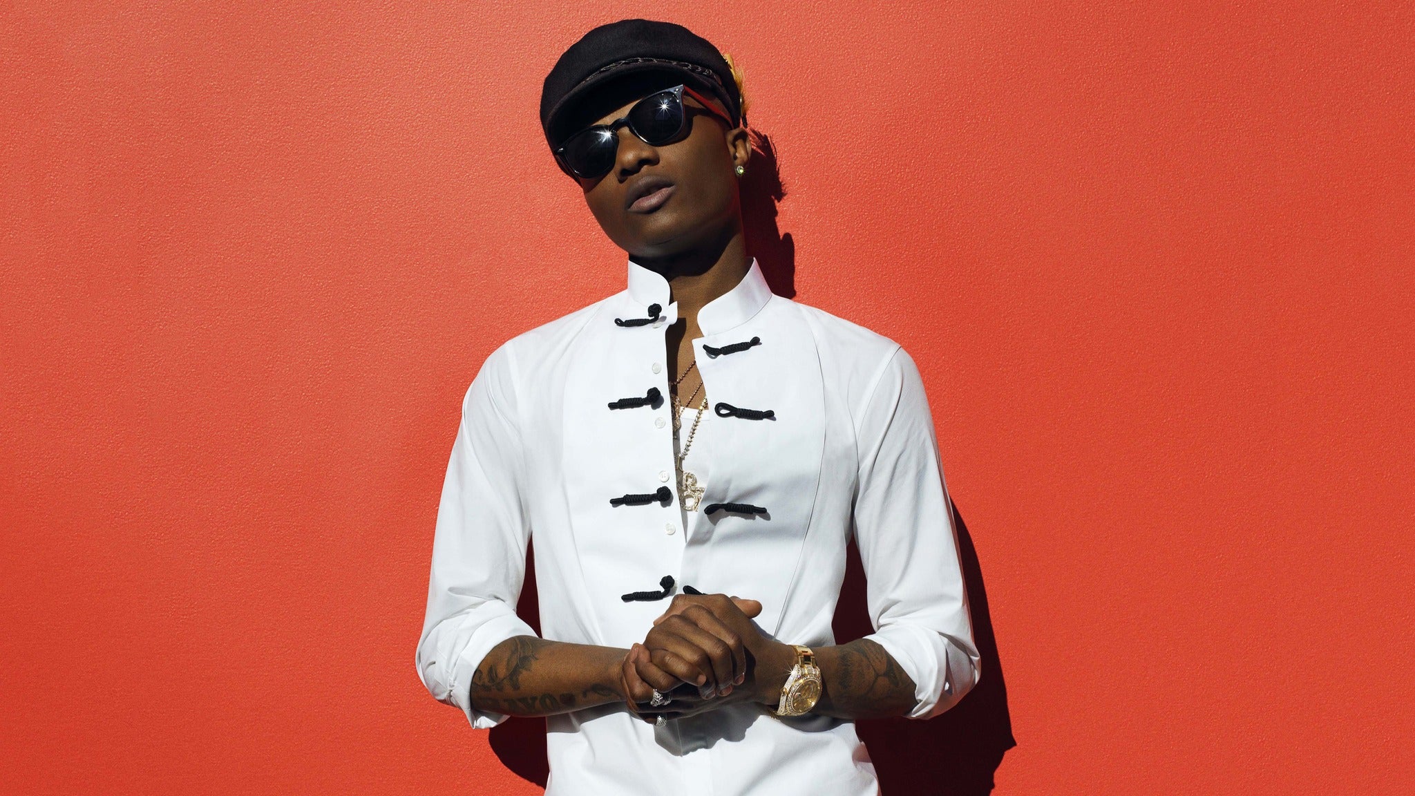 WizKid in white shirt and sunglasses on red HD Wallpaper