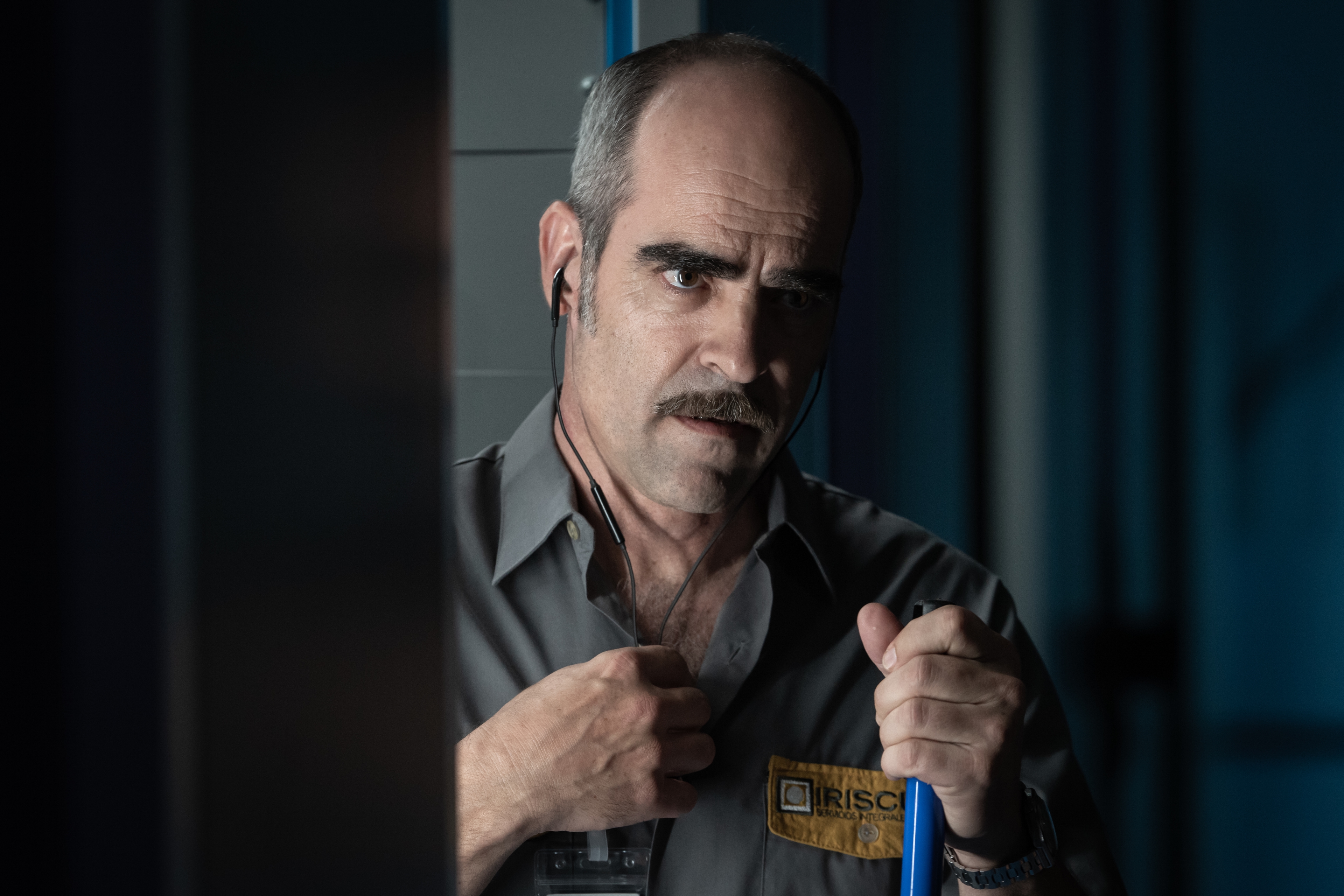 Luis Tosar looking suspicious in The Vault HD Wallpaper
