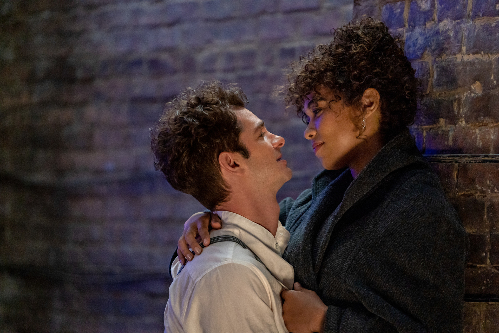 Tick, Tick...BOOM! Andrew Garfield and Vanessa Hudgens embrace HD Wallpaper