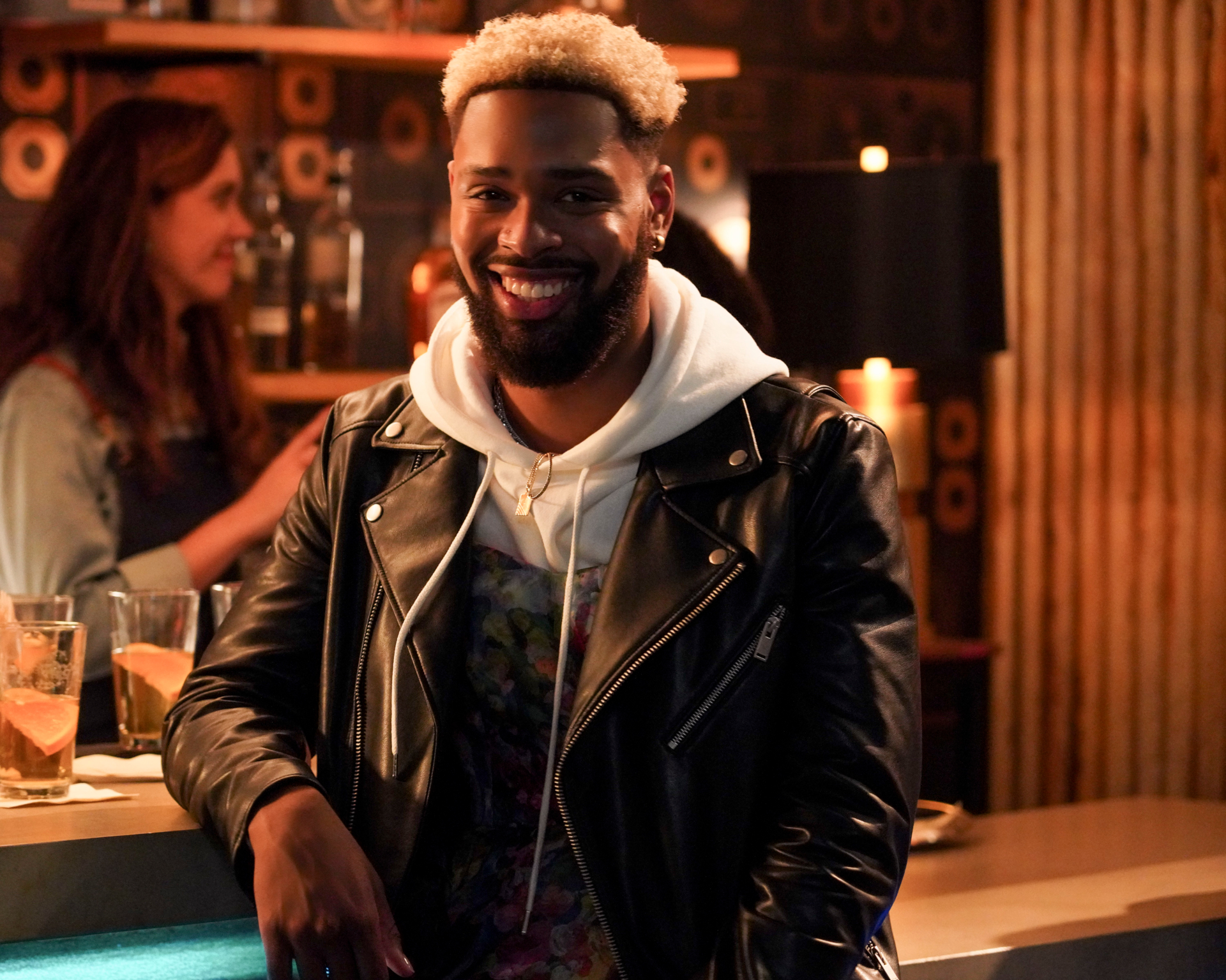 Warren Egypt Franklin smiling at a bar in Grown-ish HD Wallpaper