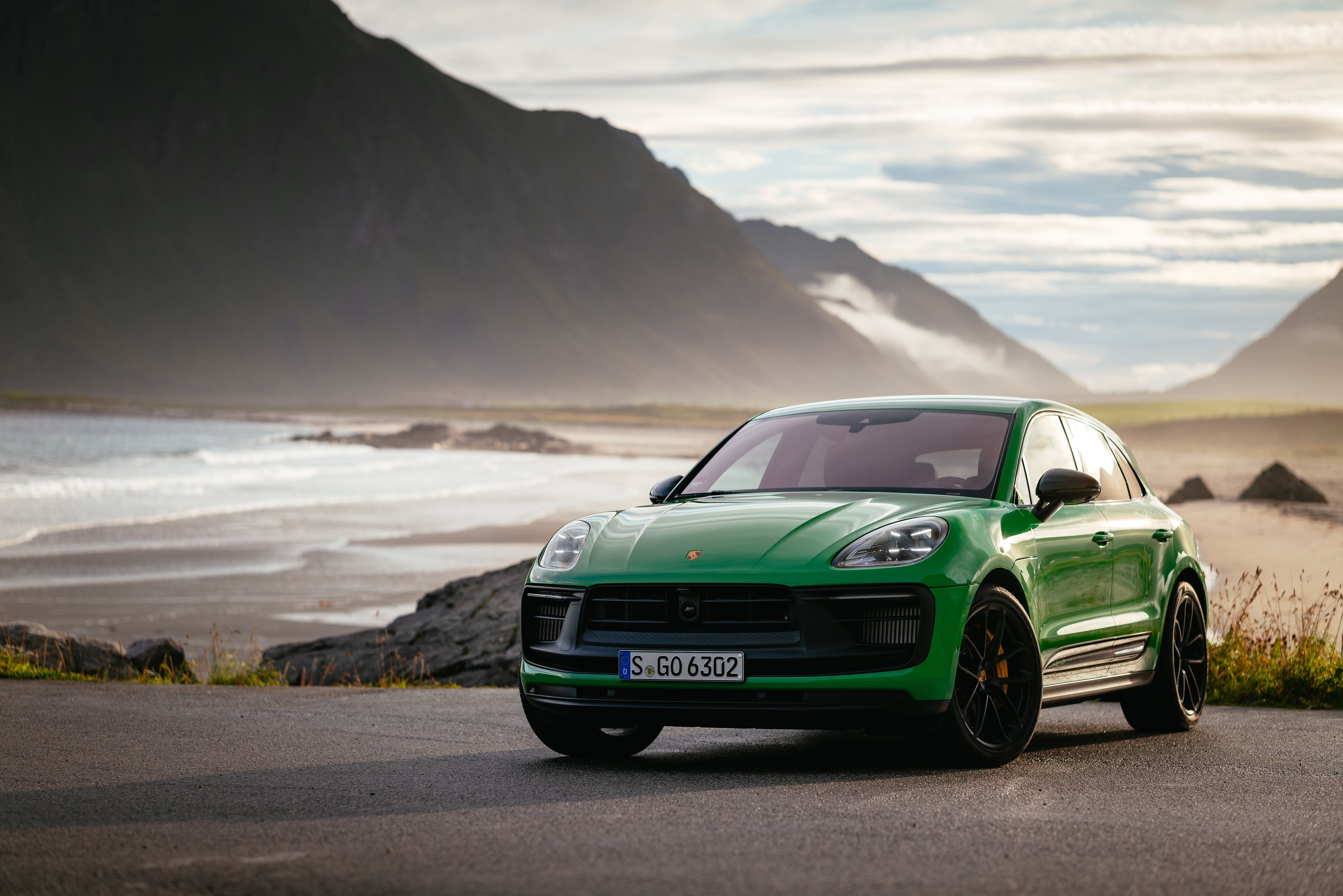 Green Porsche Macan GTS SUV by the coast HD Wallpaper