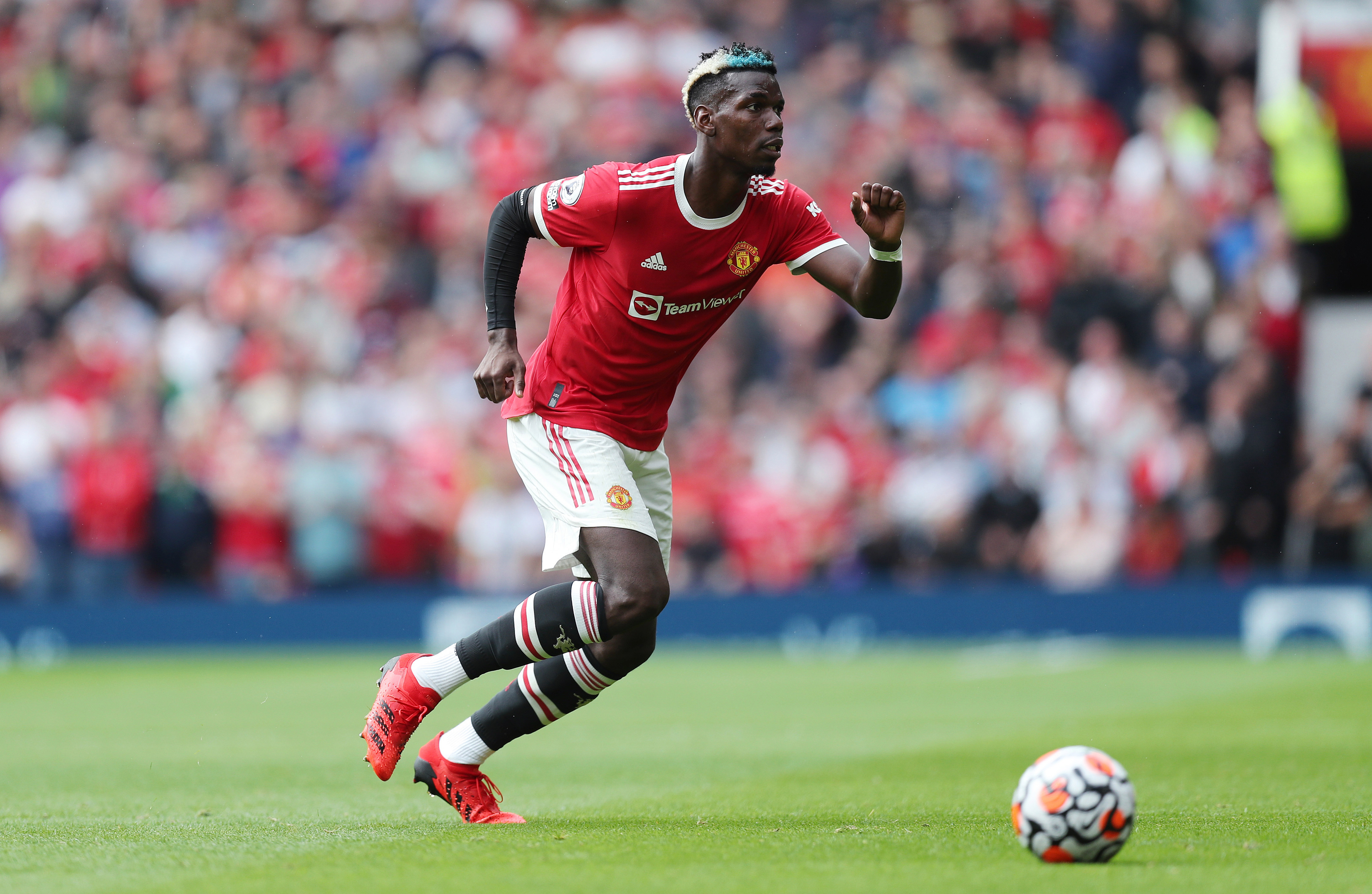 Paul Pogba running for Manchester United F.C. HD Wallpaper