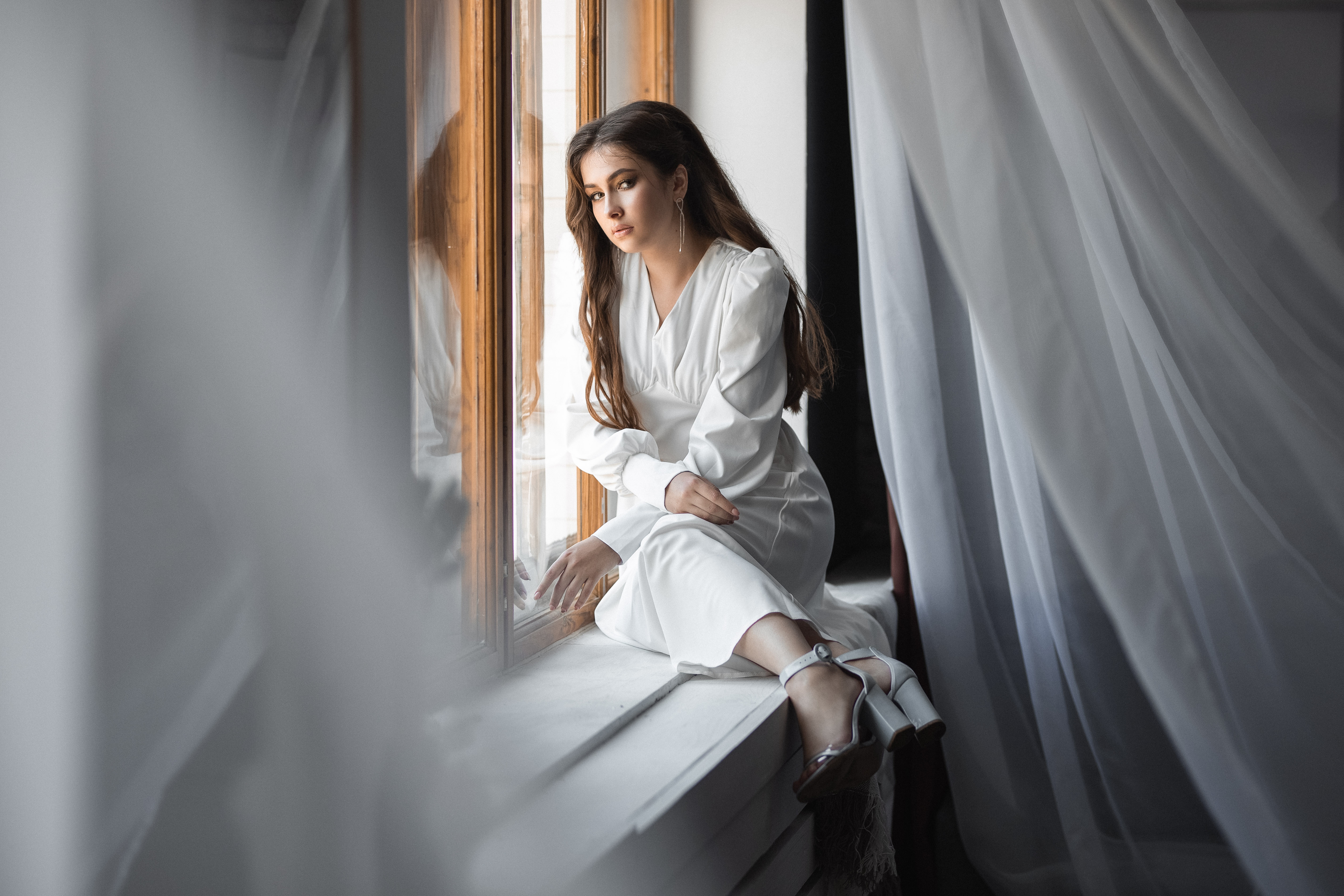Brunette Model in White Dress 4K HD Wallpaper