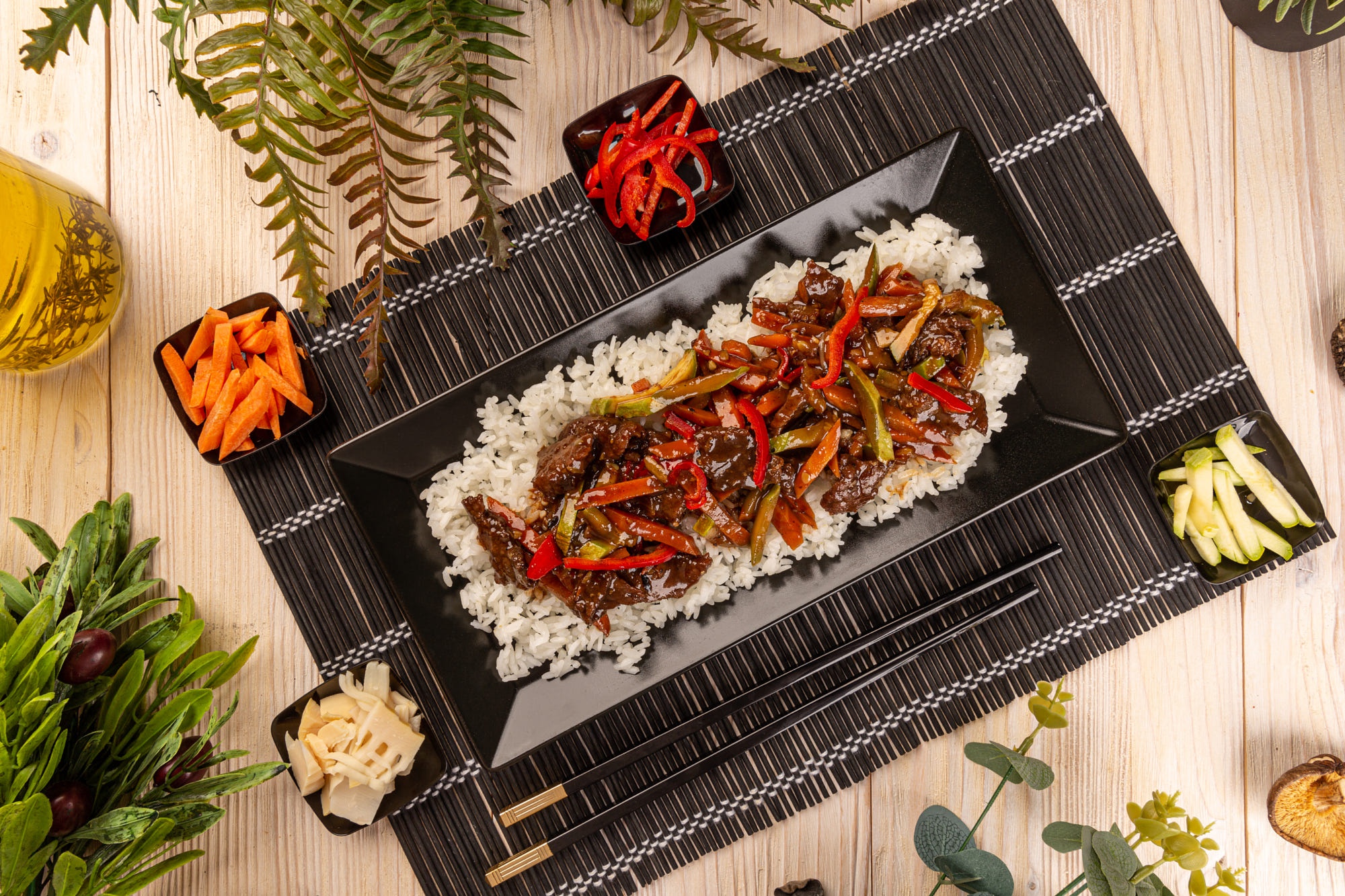 Asian Beef Stir-fry with Rice Still Life HD Wallpaper