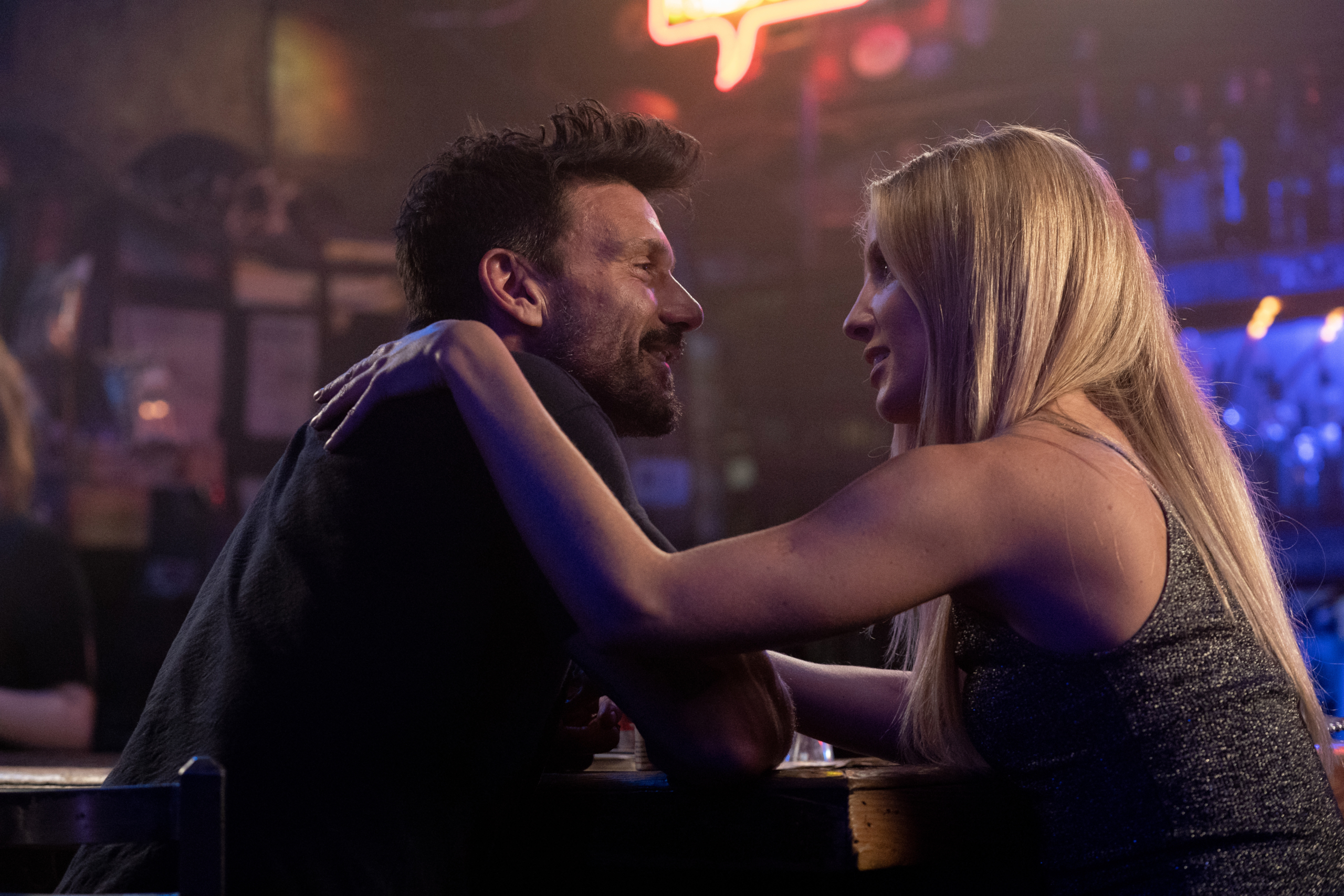 Frank Grillo and woman smiling in Boss Level HD Wallpaper