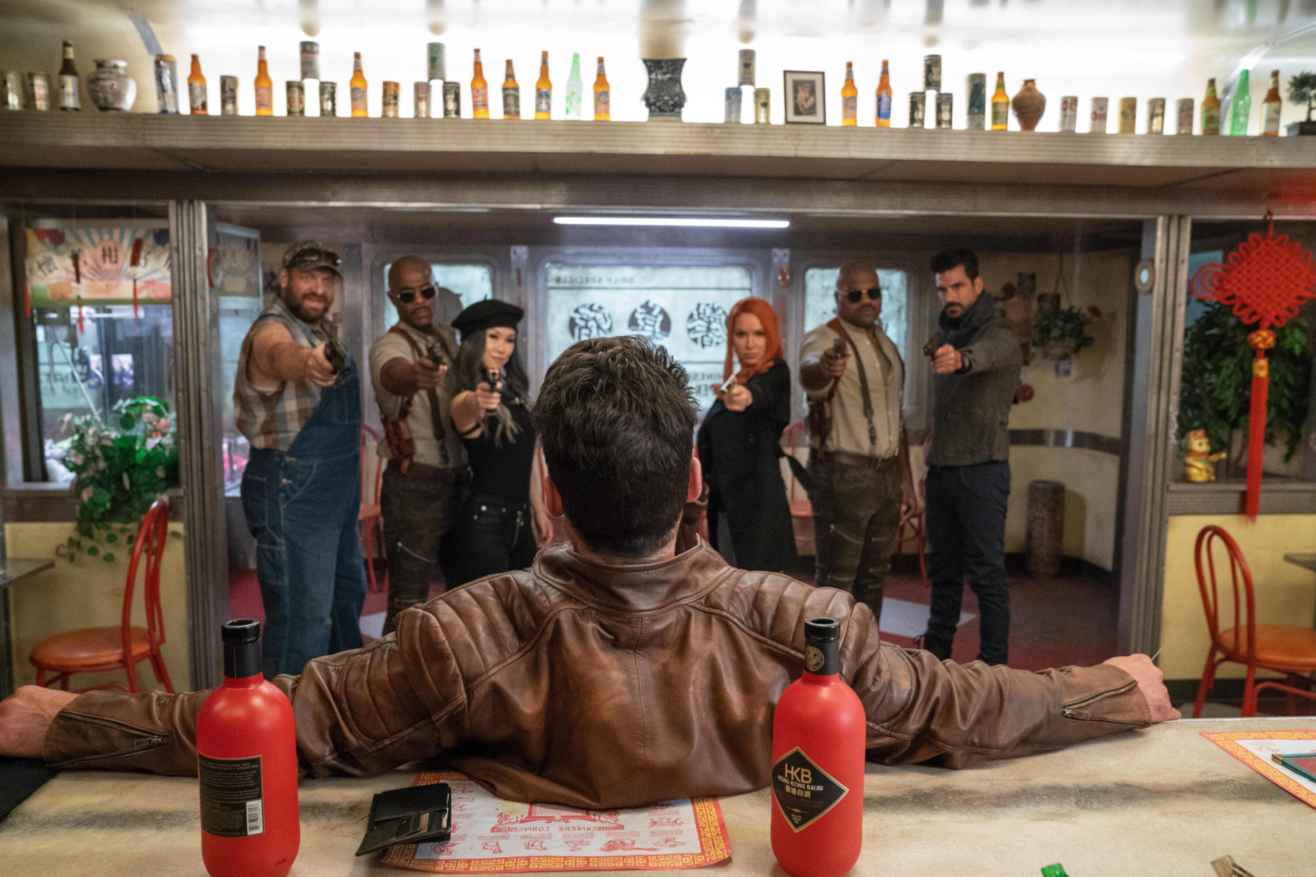 Boss Level: Frank Grillo confronted by armed group HD Wallpaper