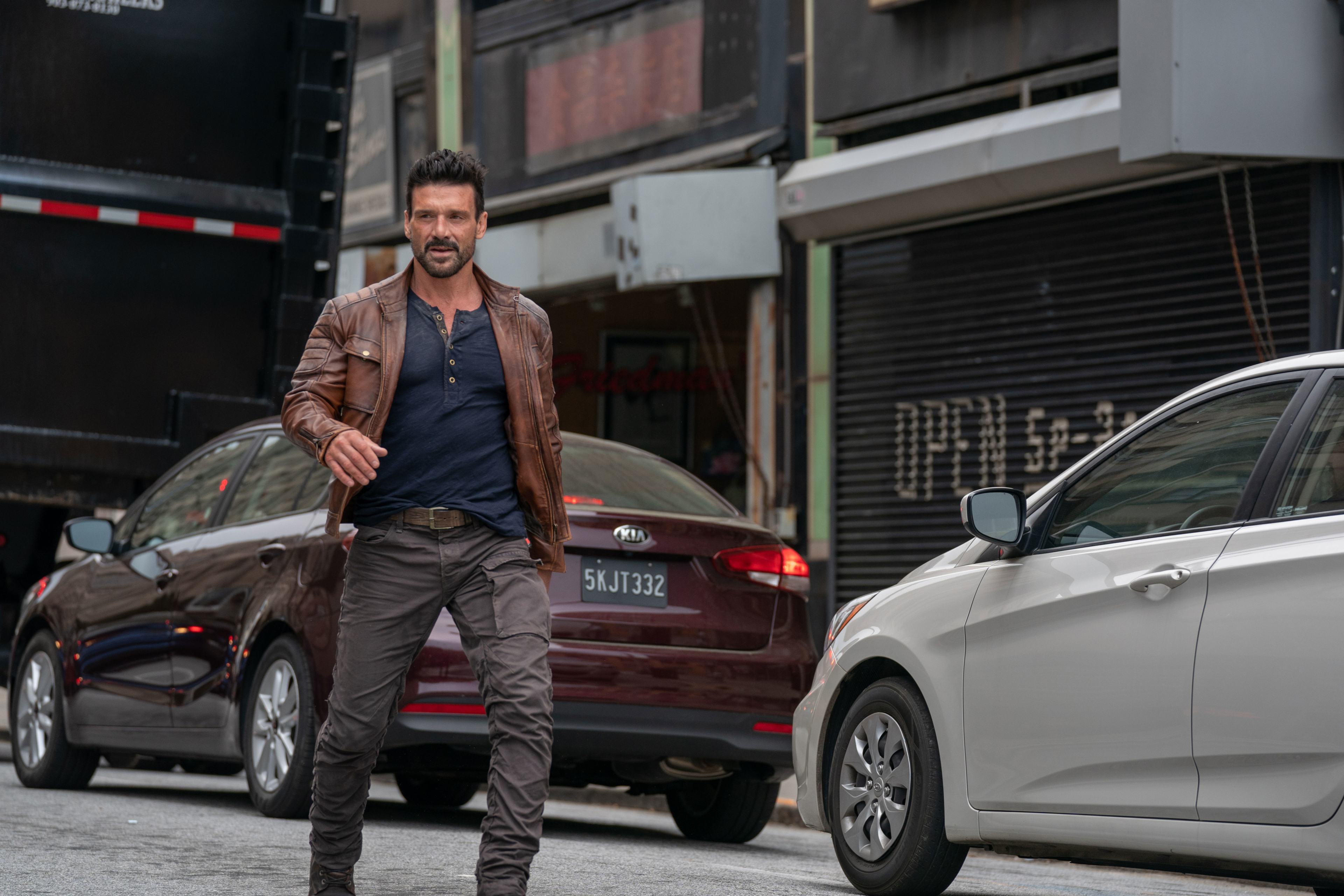 Frank Grillo walking on a street in Boss Level HD Wallpaper