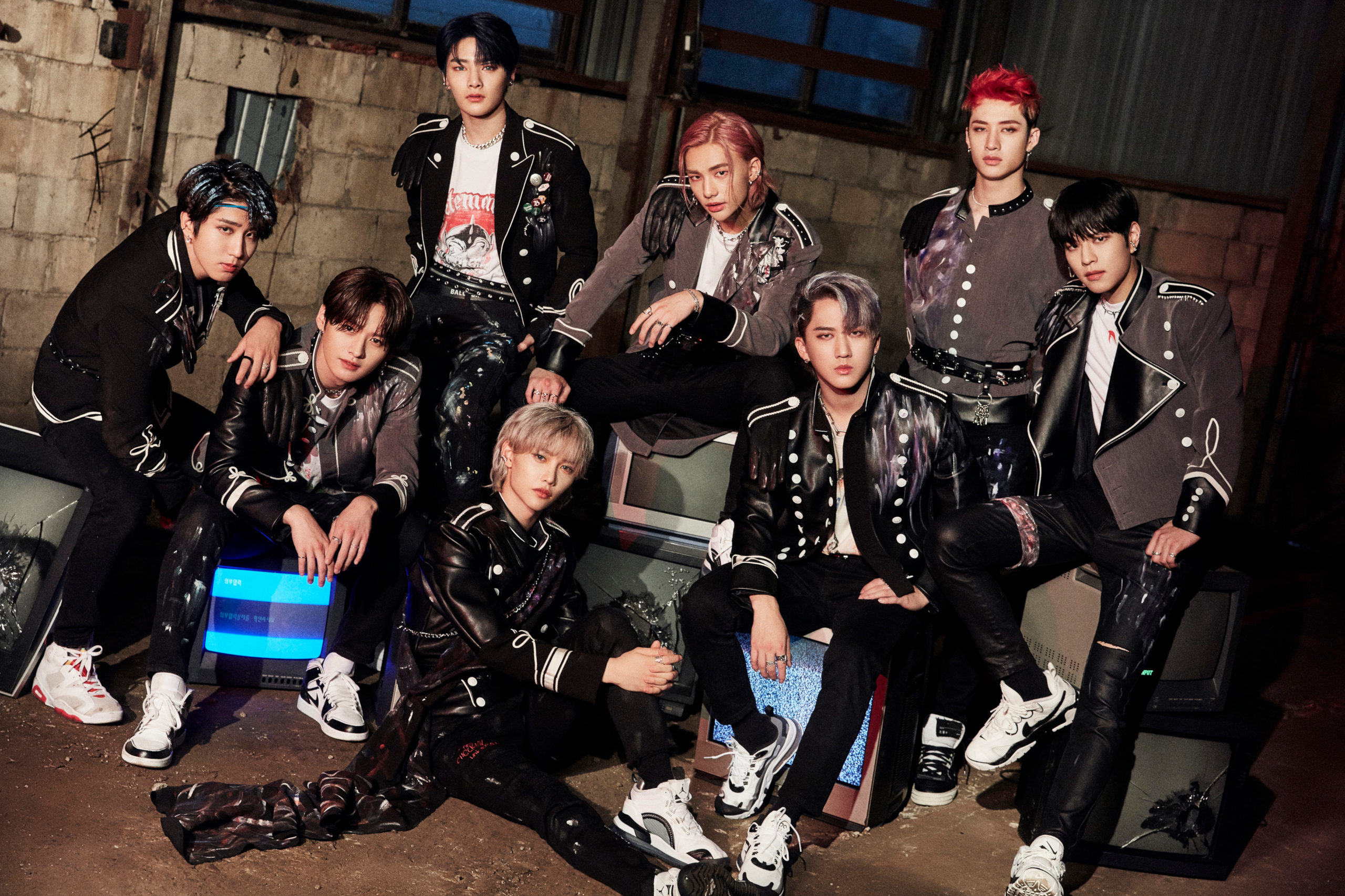 Stray Kids Dynamic Group Portrait HD Wallpaper