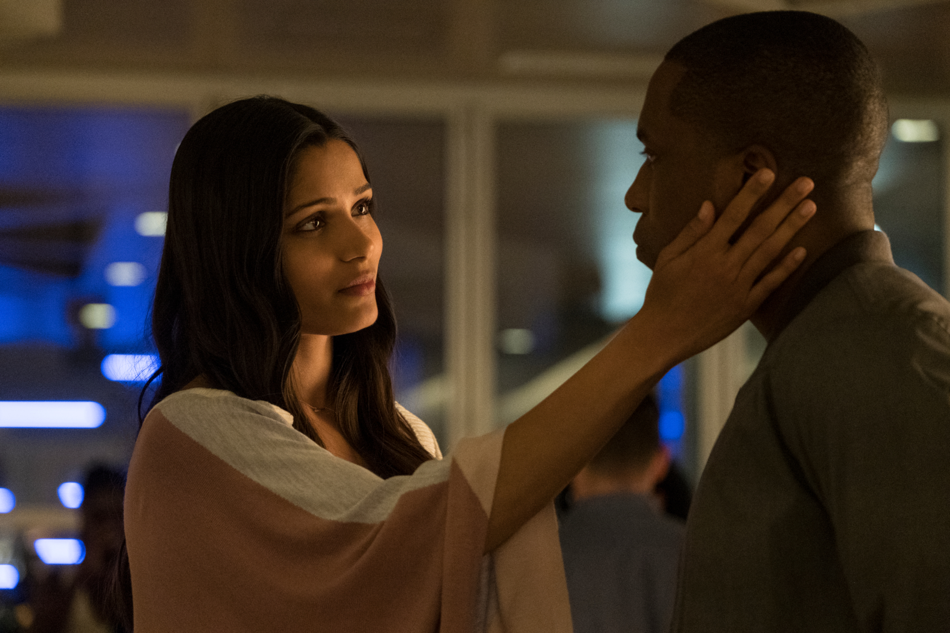 Freida Pinto touches Leslie Odom Jr.'s face in Needle In A Timestack HD Wallpaper