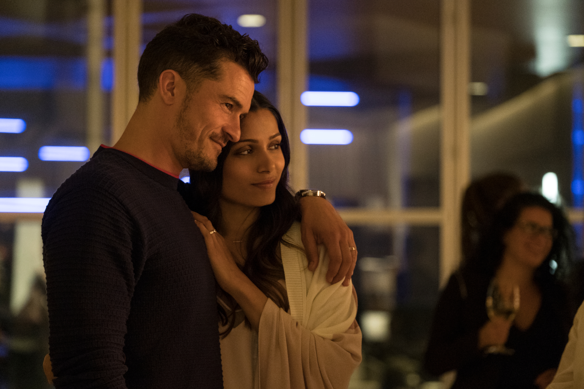 Freida Pinto and Orlando Bloom in Needle In A Timestack HD Wallpaper