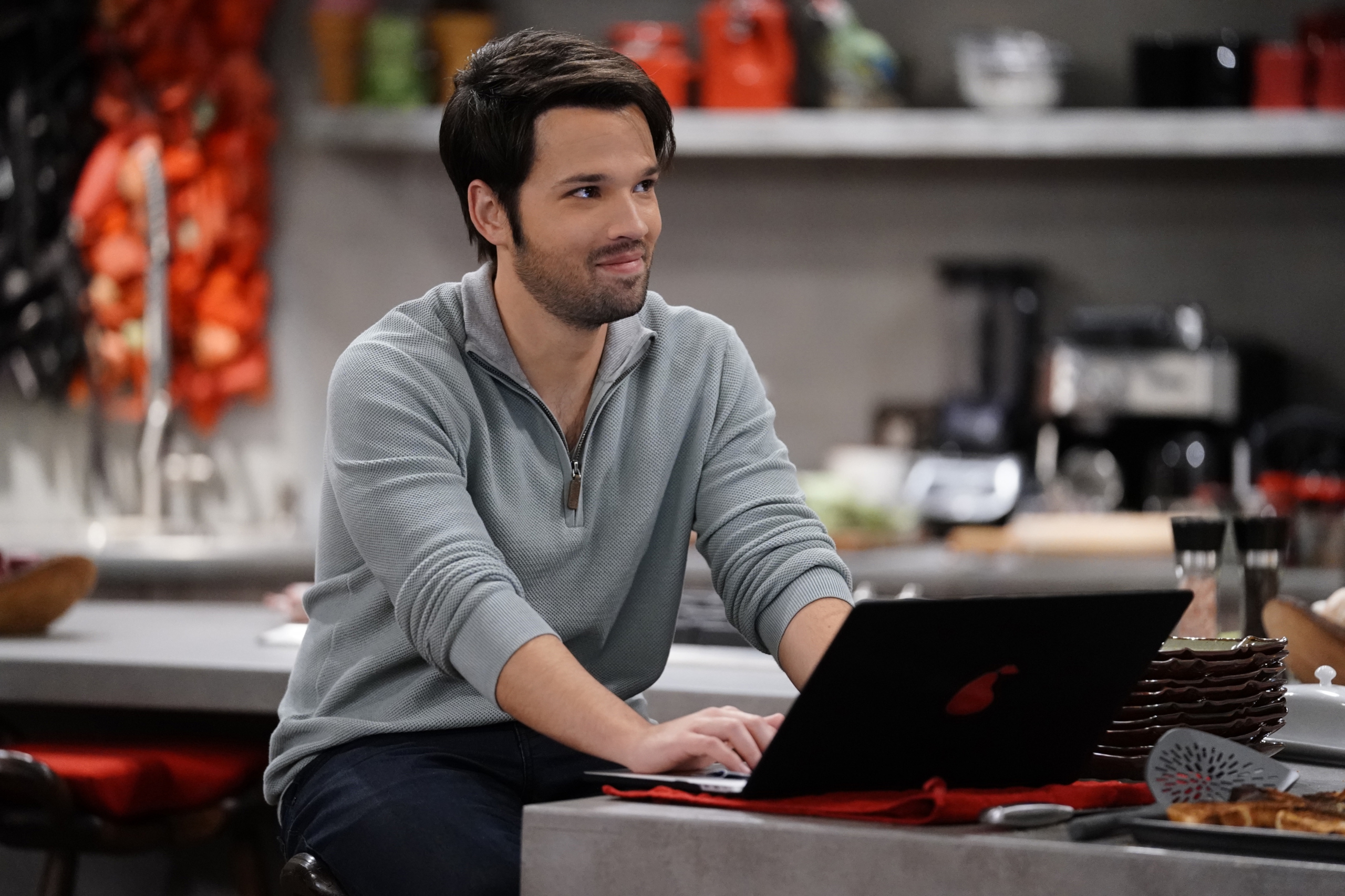 Freddie Benson from iCarly (2021) using a laptop HD Wallpaper