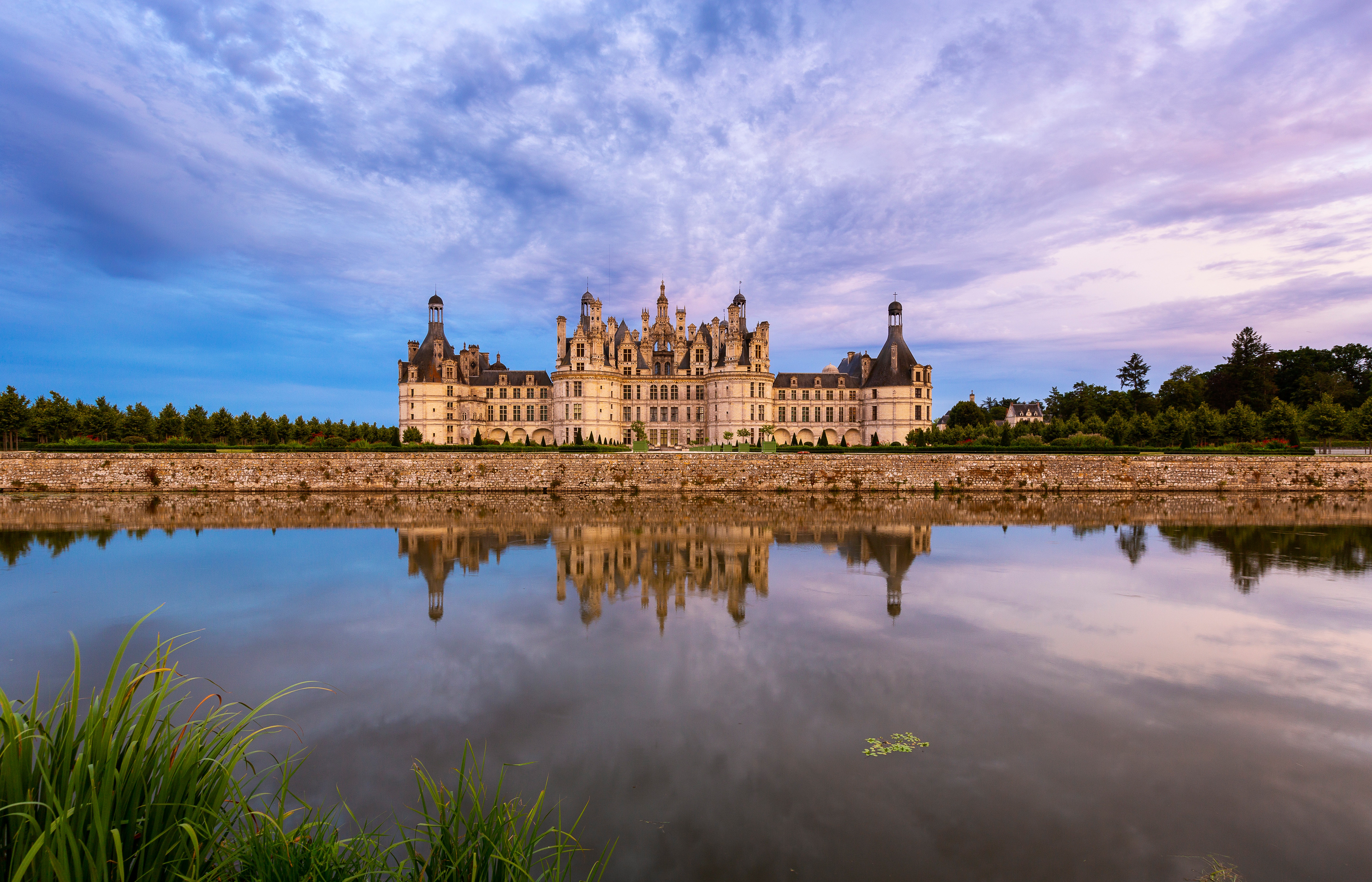 Majestic Château de Chambord reflection at dusk, France HD Wallpaper