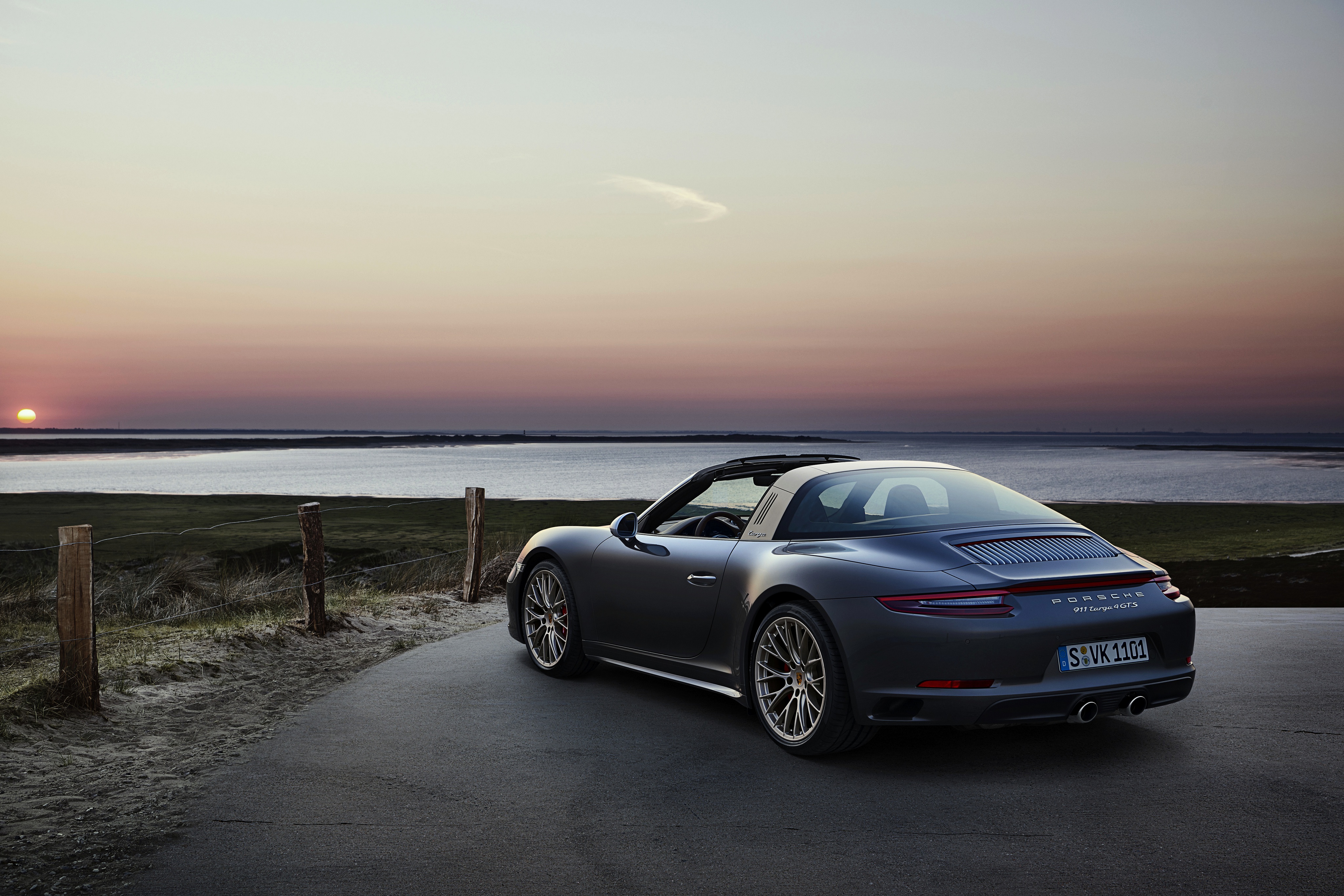 Porsche 911 Targa 4 GTS overlooking the sunset HD Wallpaper