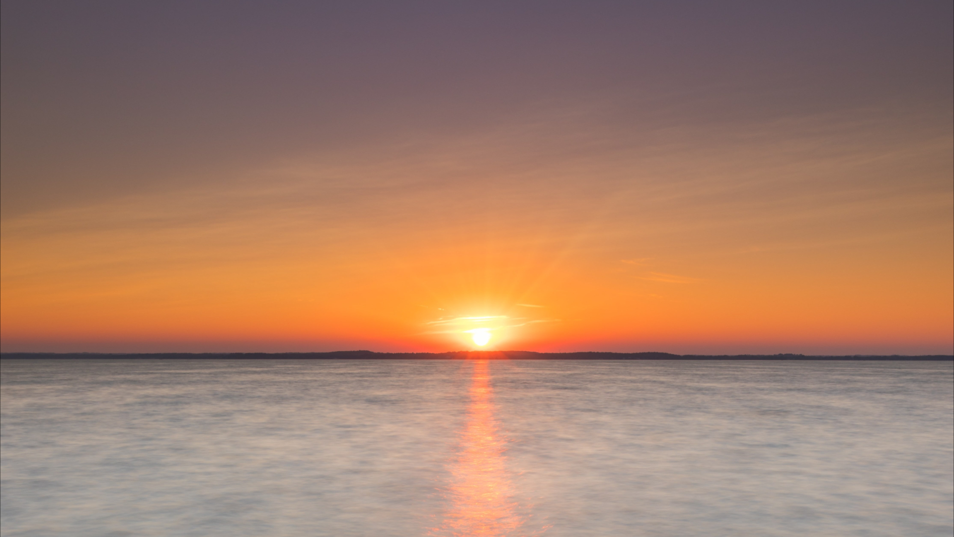 Vibrant Seascape Sunset with Sun Reflection HD Wallpaper