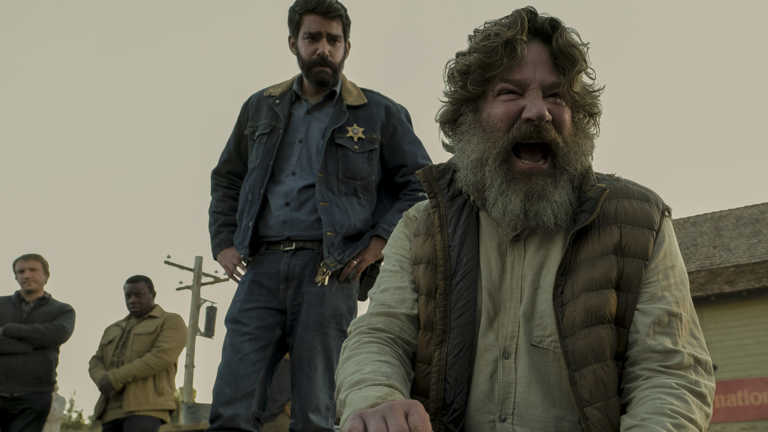 Robert Longstreet screaming in Midnight Mass with Rahul Kohli HD Wallpaper