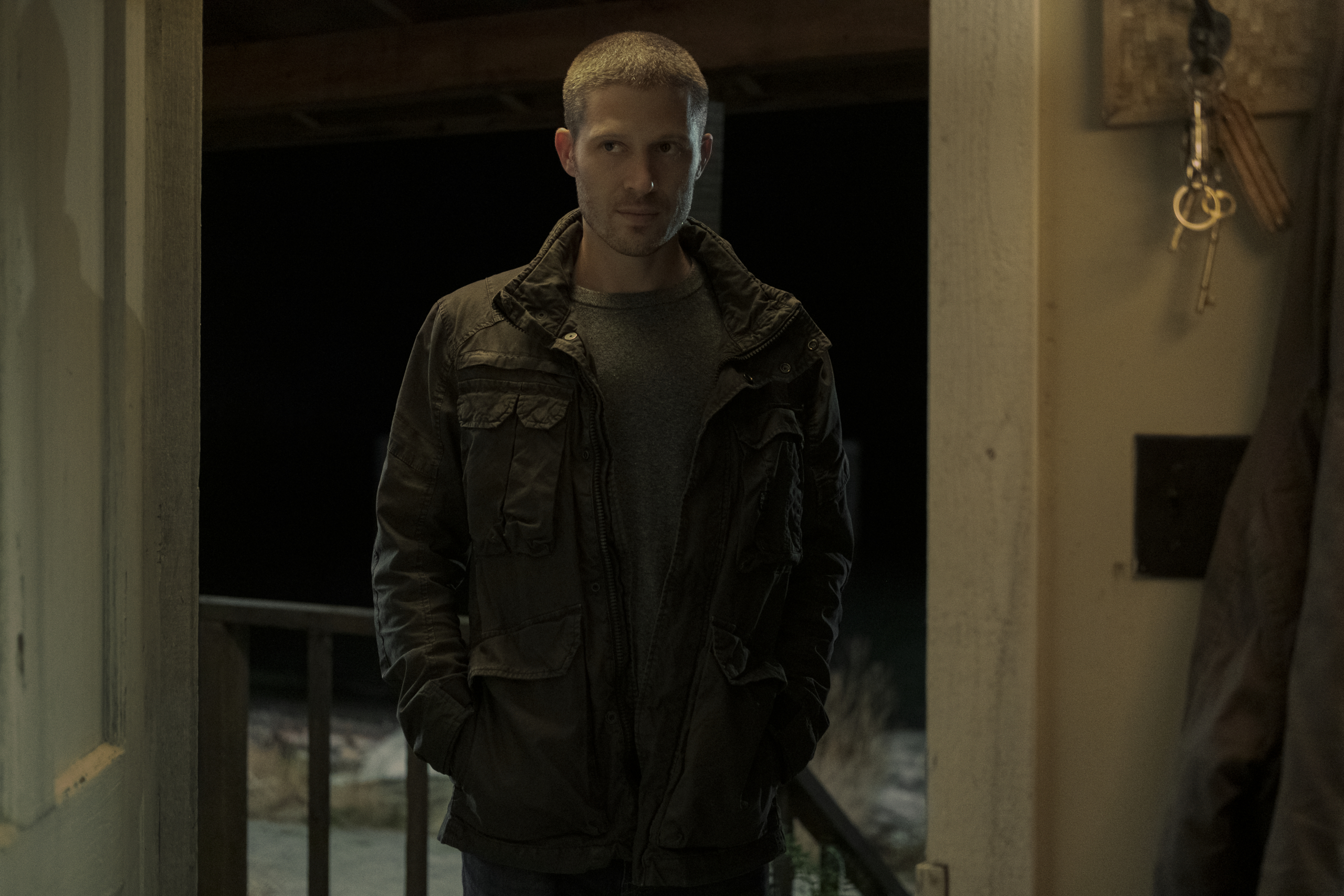 Zach Gilford in Midnight Mass standing in a doorway HD Wallpaper
